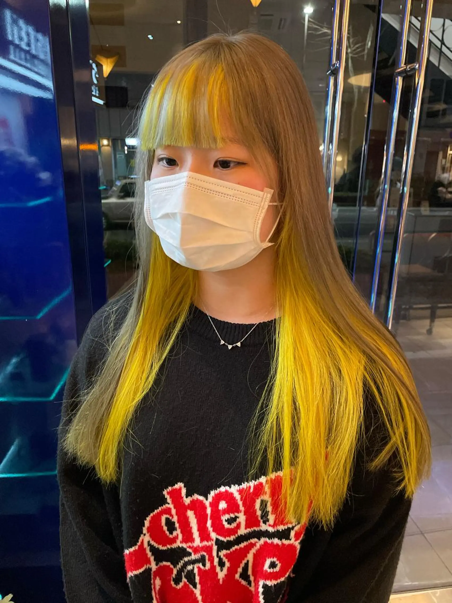 セミロング カラー tomo🍒パーマ ハイトーン似合わせのヘアスタイル