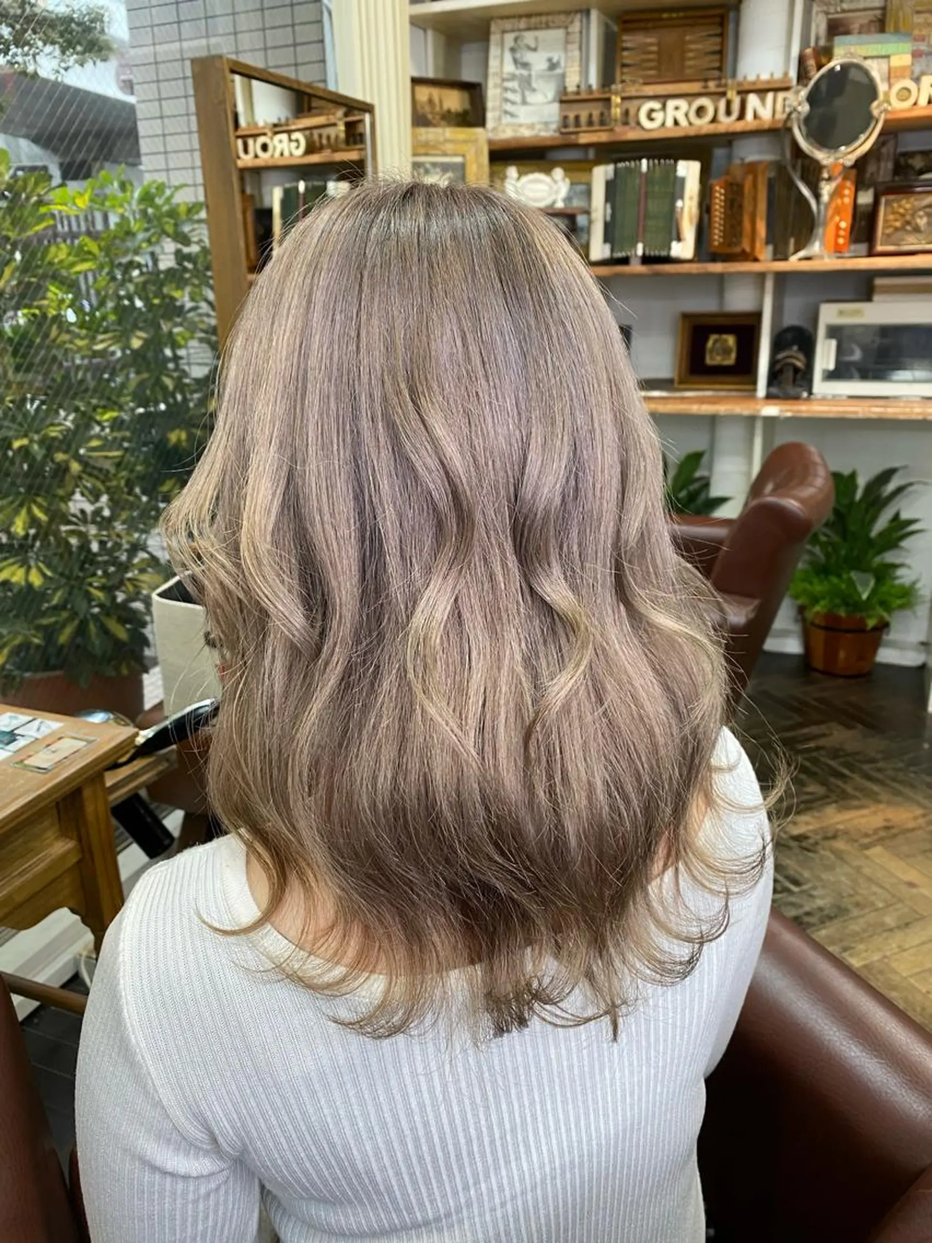 ミディアム カラー ベージュカラー ブリーチ 透明感カラー ダブルカラー グレージュ ヘアカラー トリートメント 💖ハイライト/ハイ トーン💖MIKIのヘアスタイル