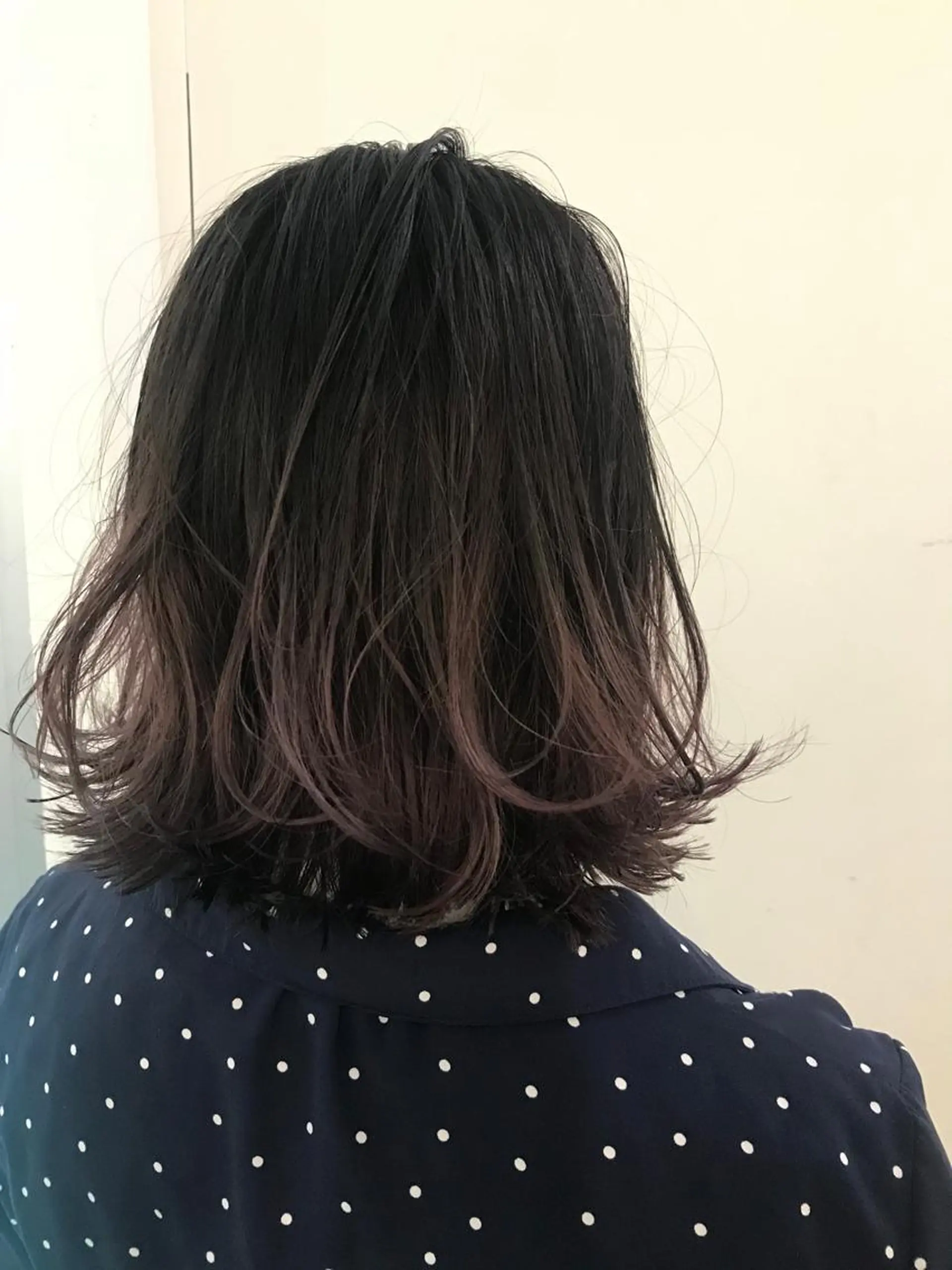 カラー ブリーチ グラデーションカラー 💓パーマ，💗 レイヤーカットのヘアスタイル