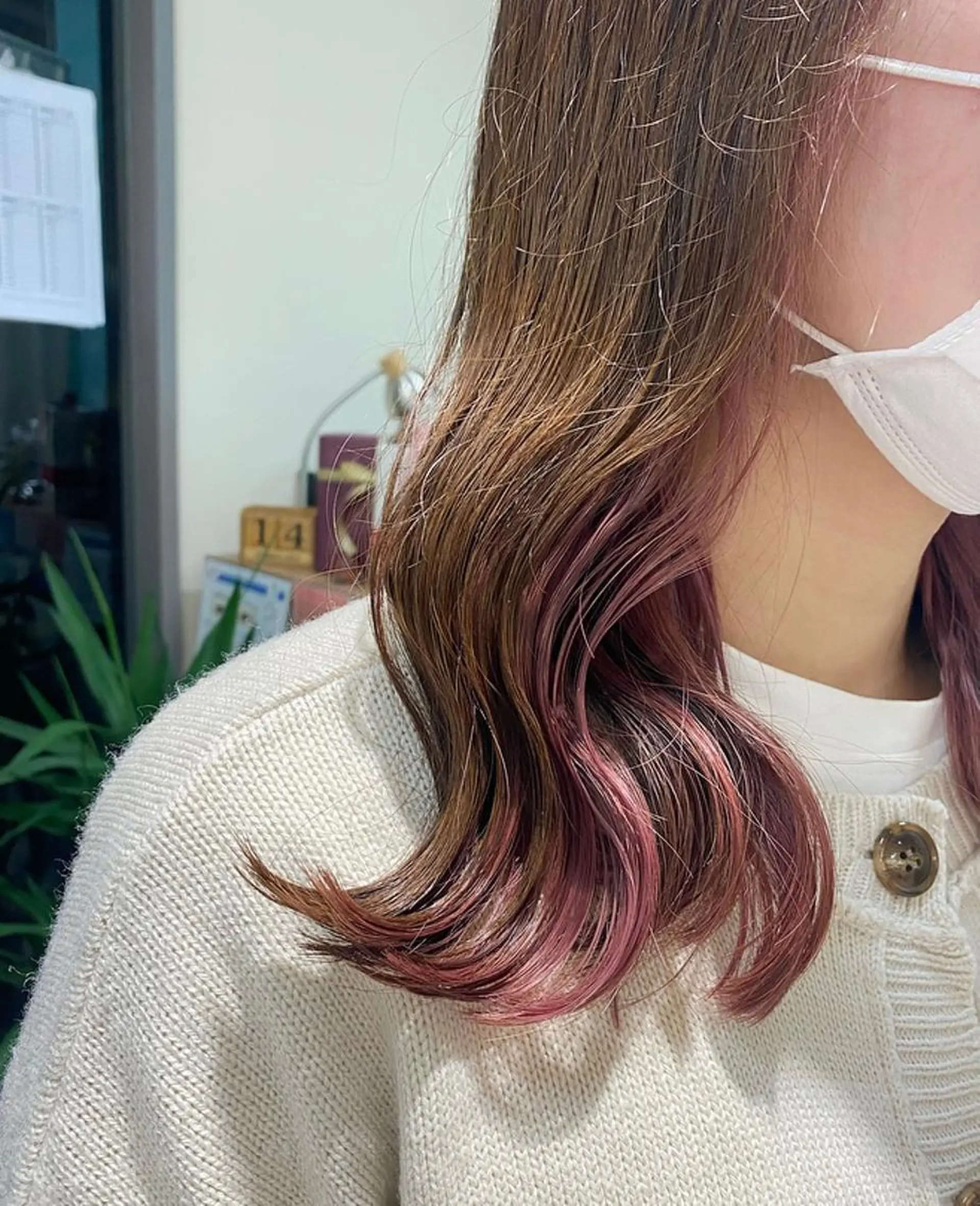 セミロング カラー インナーカラー ピンクカラー 後藤 瀬奈のヘアスタイル