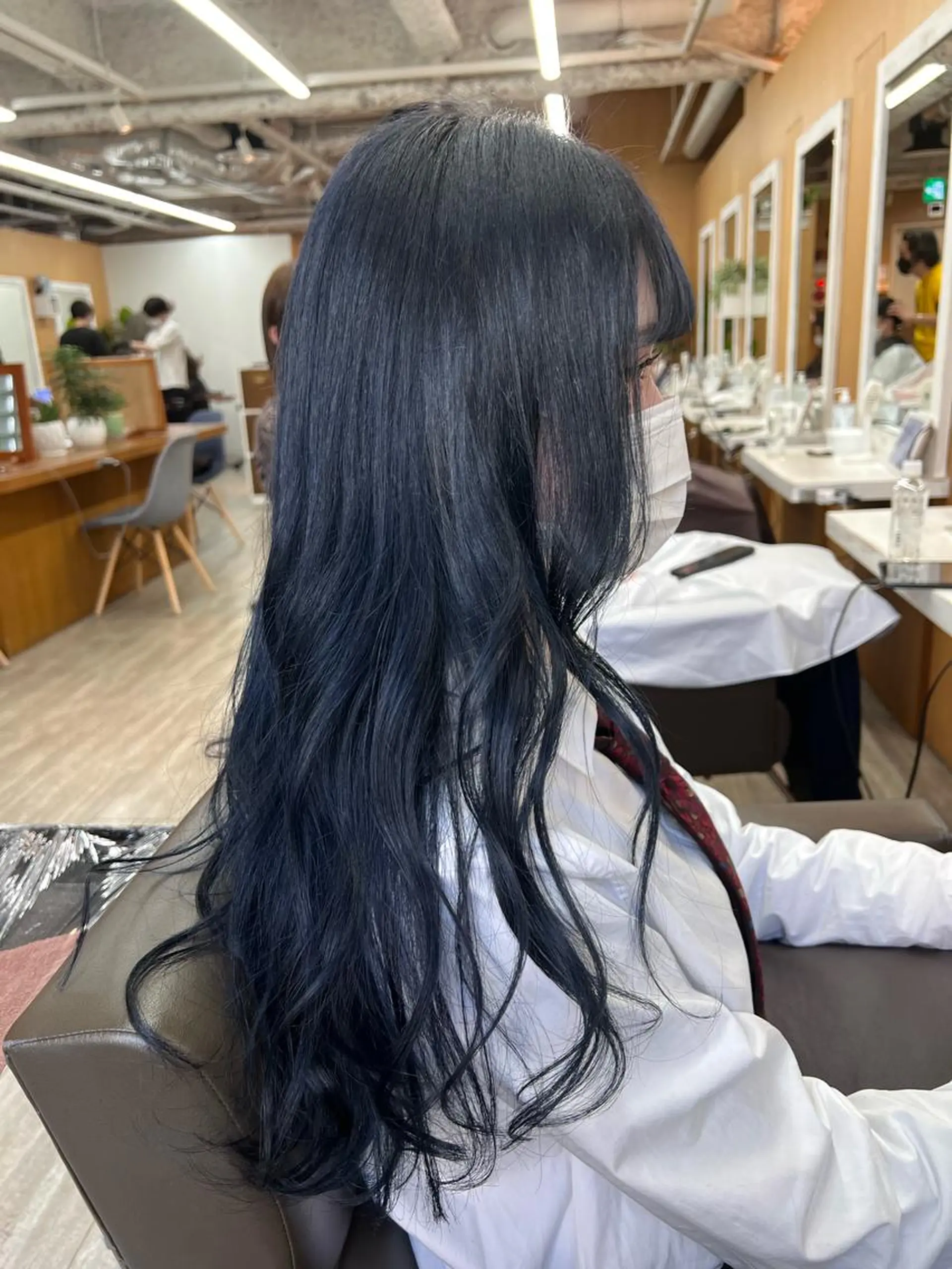 ロング カラー ブリーチ ブルーカラー シルバー 透明感カラー ゆうだいのヘアスタイル