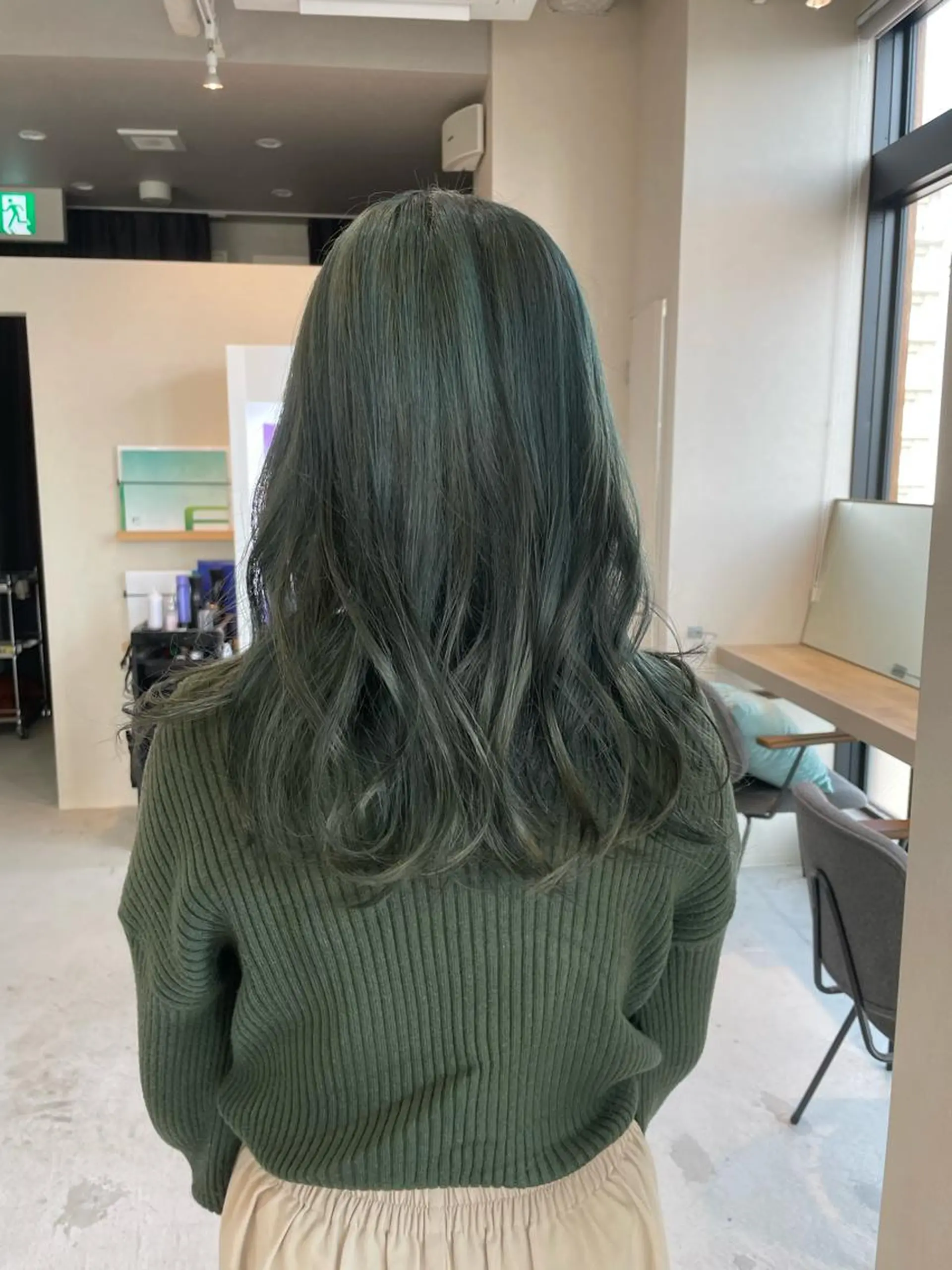 セミロング アッシュ AKI 🐉のヘアスタイル