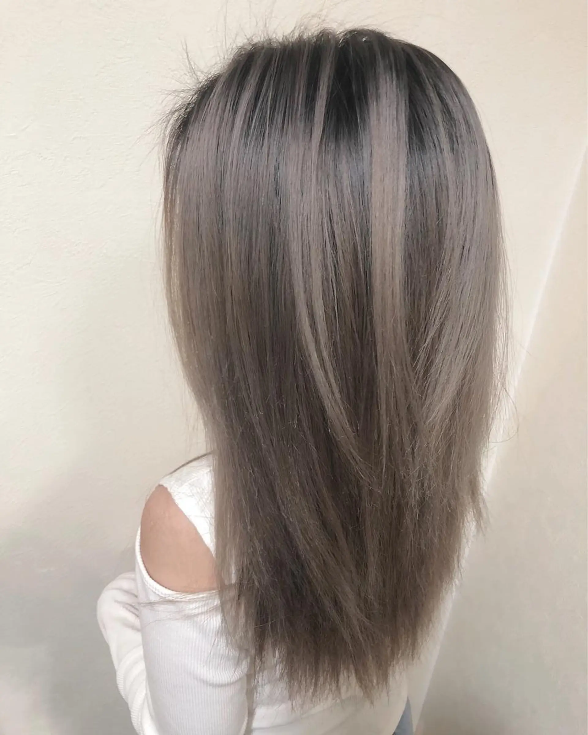 ロング カラー バレイヤージュ レイヤーカット 工藤 綾華のヘアスタイル