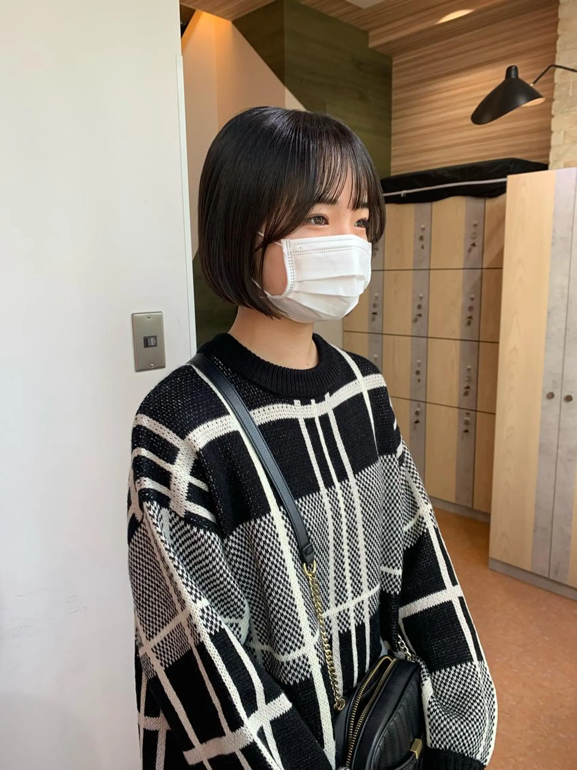 ショート カット SAKINO． ベージュカラーのヘアスタイル