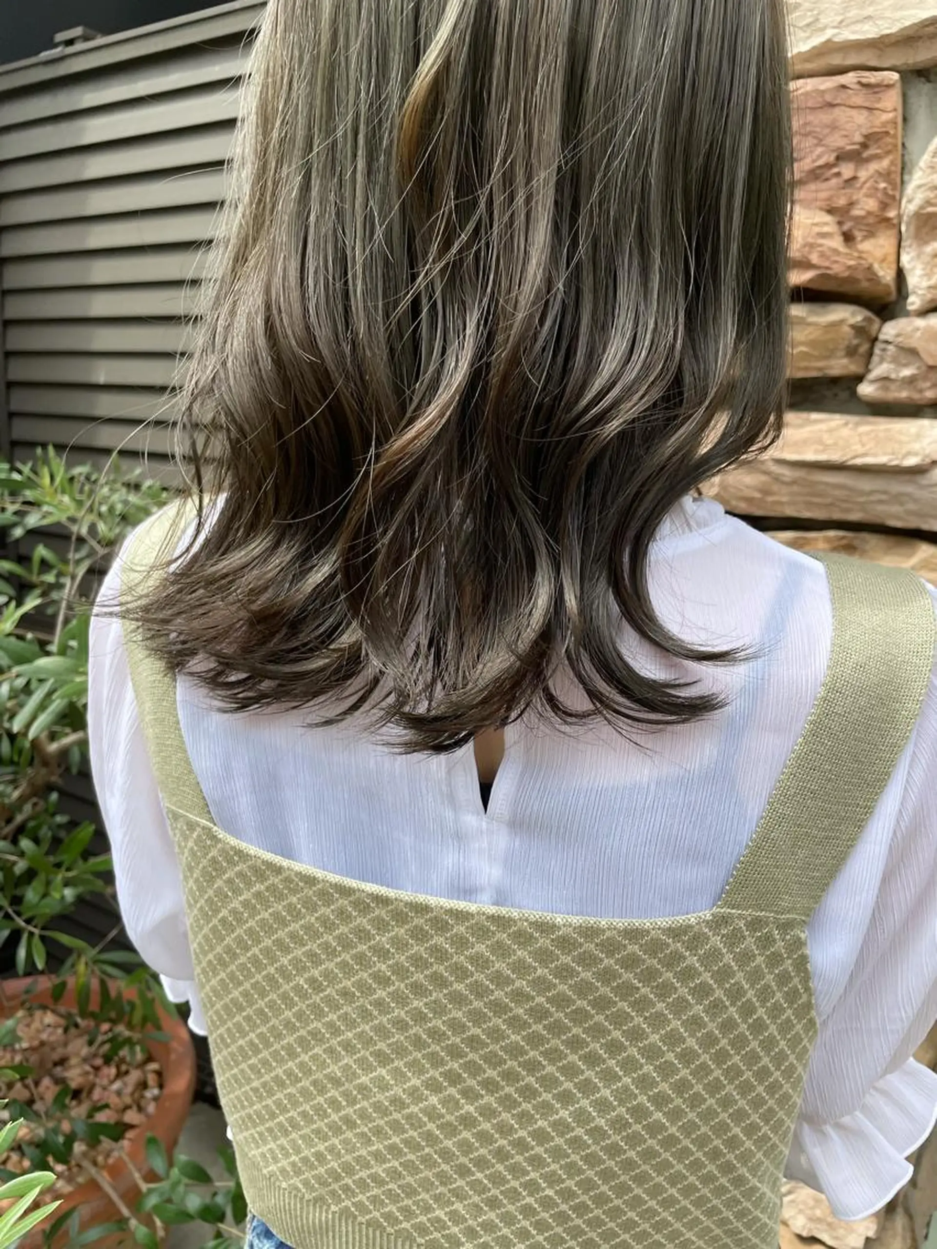 ミディアム カラー グレージュ オリーブグレージュ オリーブグレー 柔らかブラウン/栄/ tomitaのヘアスタイル