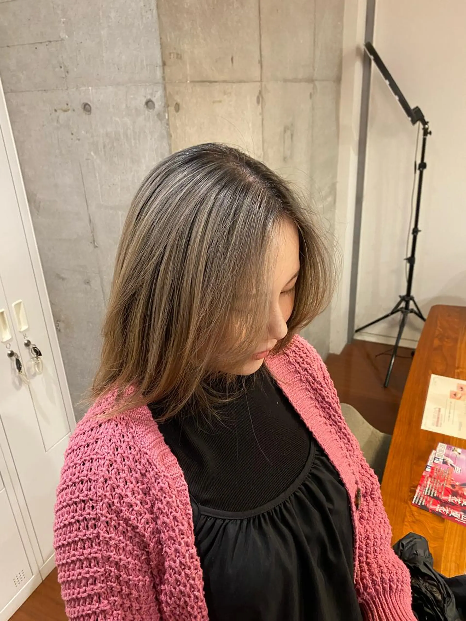 ミディアム 💛透明感ハイトーン /ブリーチ縮毛💛のヘアスタイル