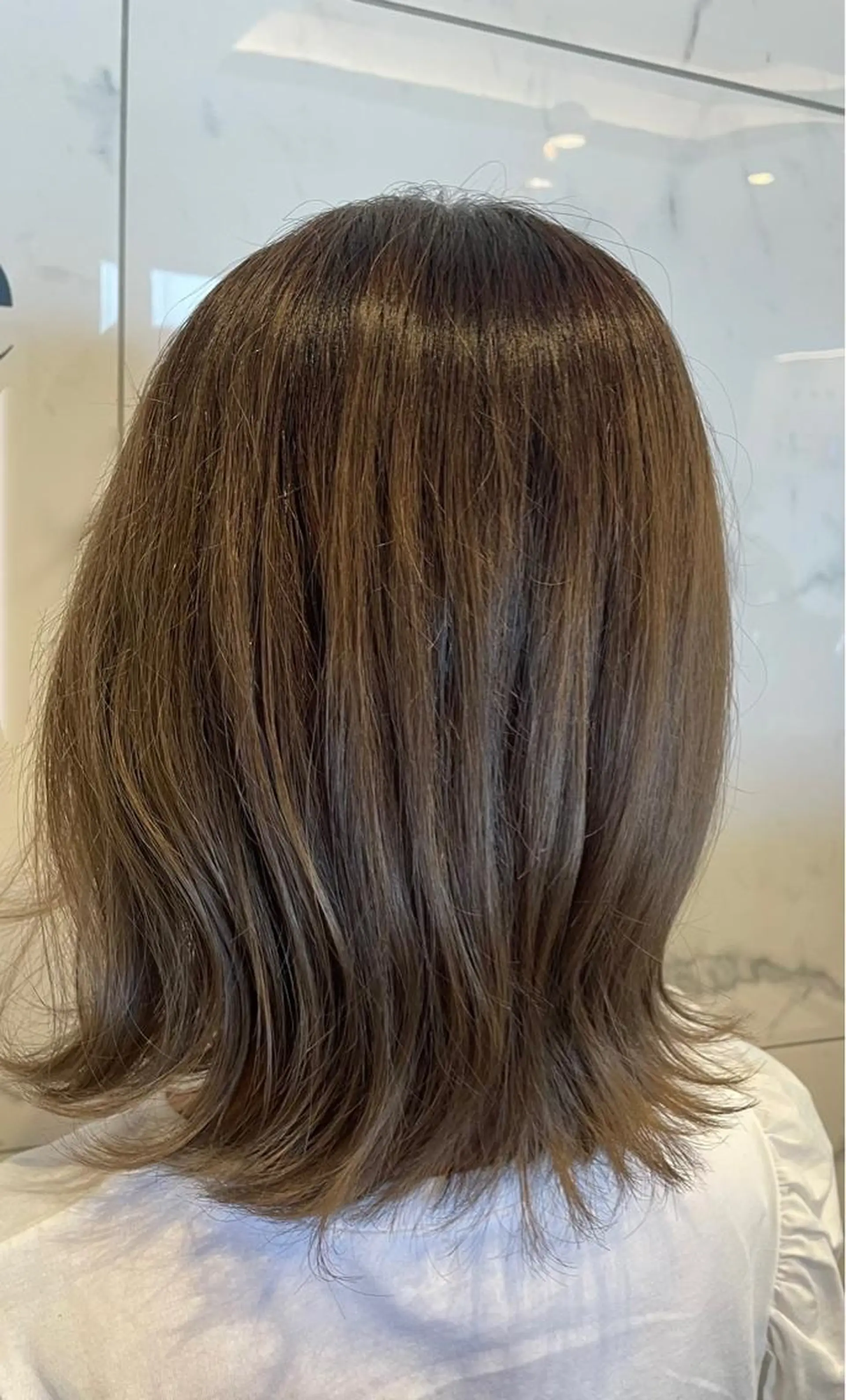 カラー 岡村 真子のヘアスタイル