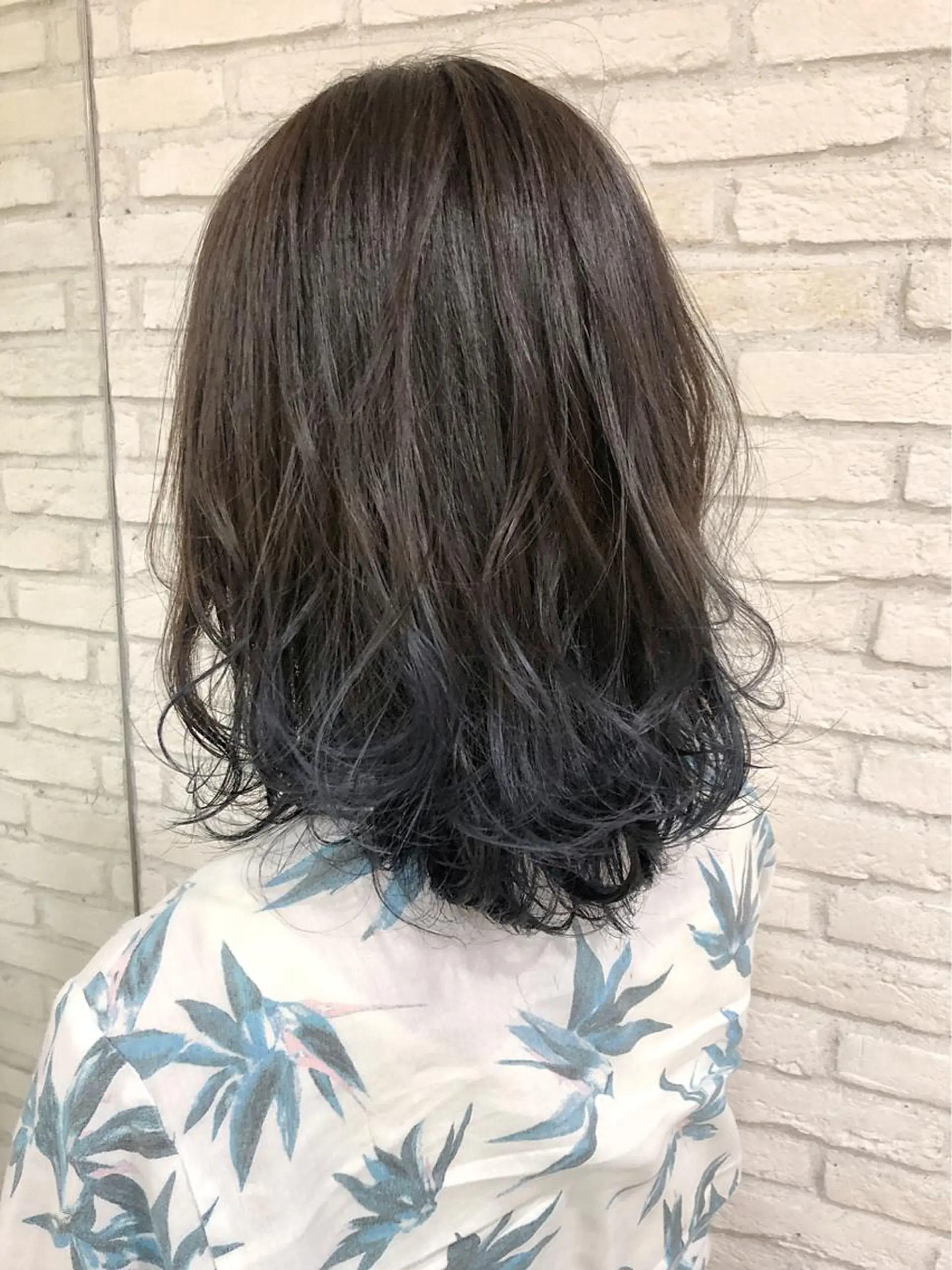 ミディアム カラー グラデーションカラー ネイビーカラー HAUS 片山みほのヘアスタイル
