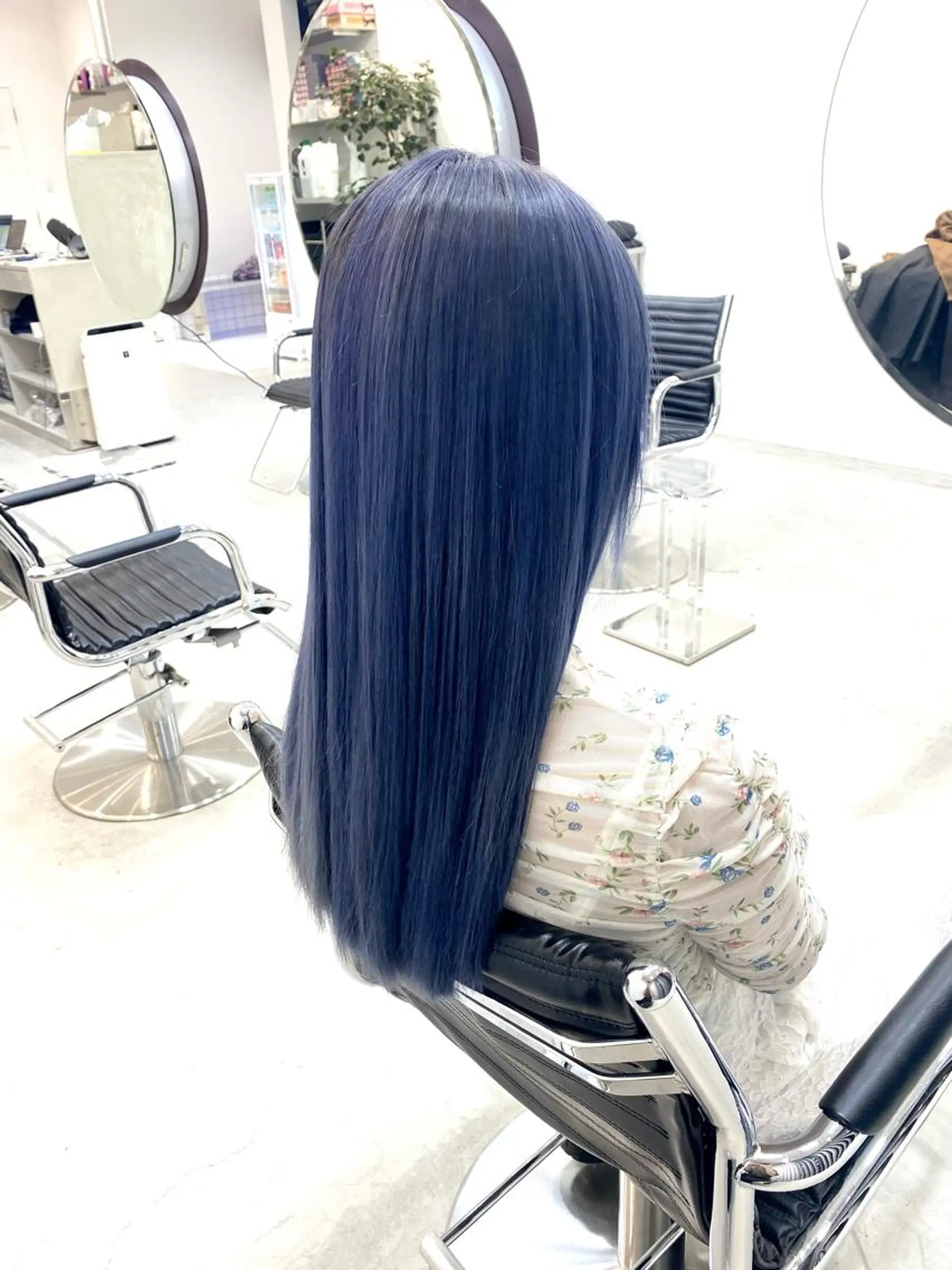 ロング カラー ブリーチ ブルーカラー 漆崎 相美のヘアスタイル