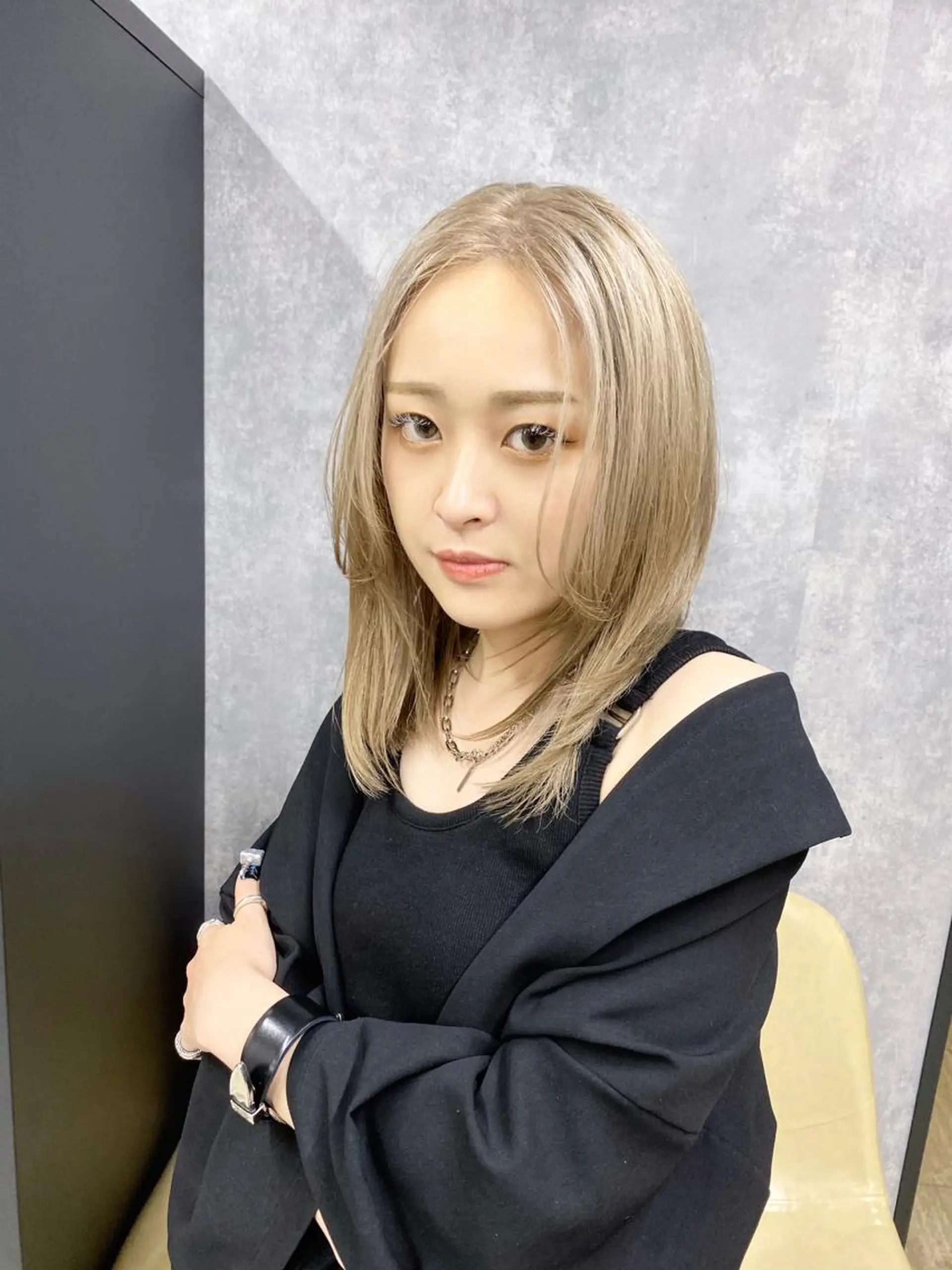 ミディアム アッシュ アッシュブラック ボブ 髪質改善 韓国風ヘア 【.ico】心斎橋/ ウルフ/飛田ゆうきのヘアスタイル