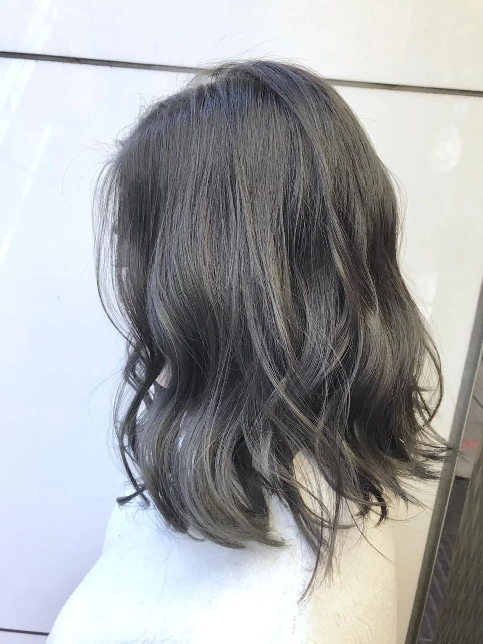 ミディアム カラー パーマ ヘアアレンジ アディクシーカラー ダークグレー ダークグレージュ グレージュ ヘアカラー トリートメント filo byFeria渋谷所属・縮毛矯正/美髪 髪質改善/石田幸輔のヘアスタイル