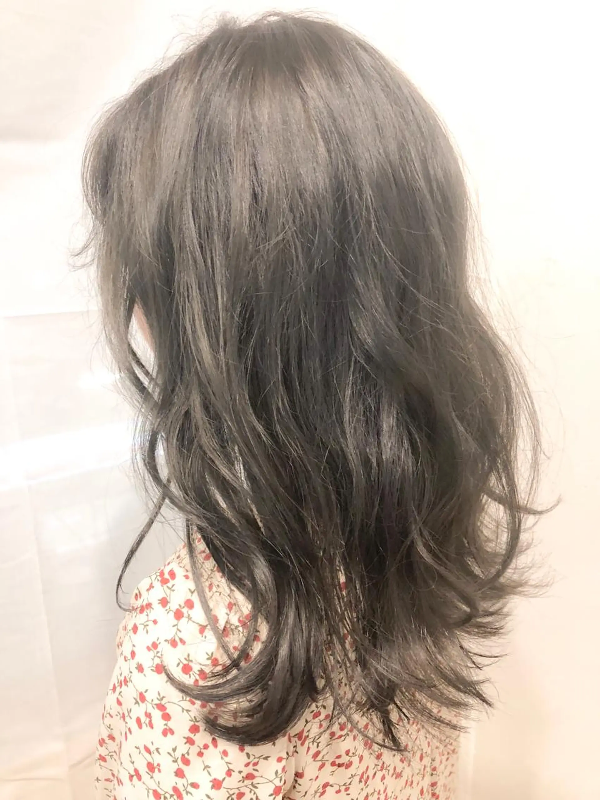 セミロング カラー グレージュ TOWA 野村　コウダイのヘアスタイル