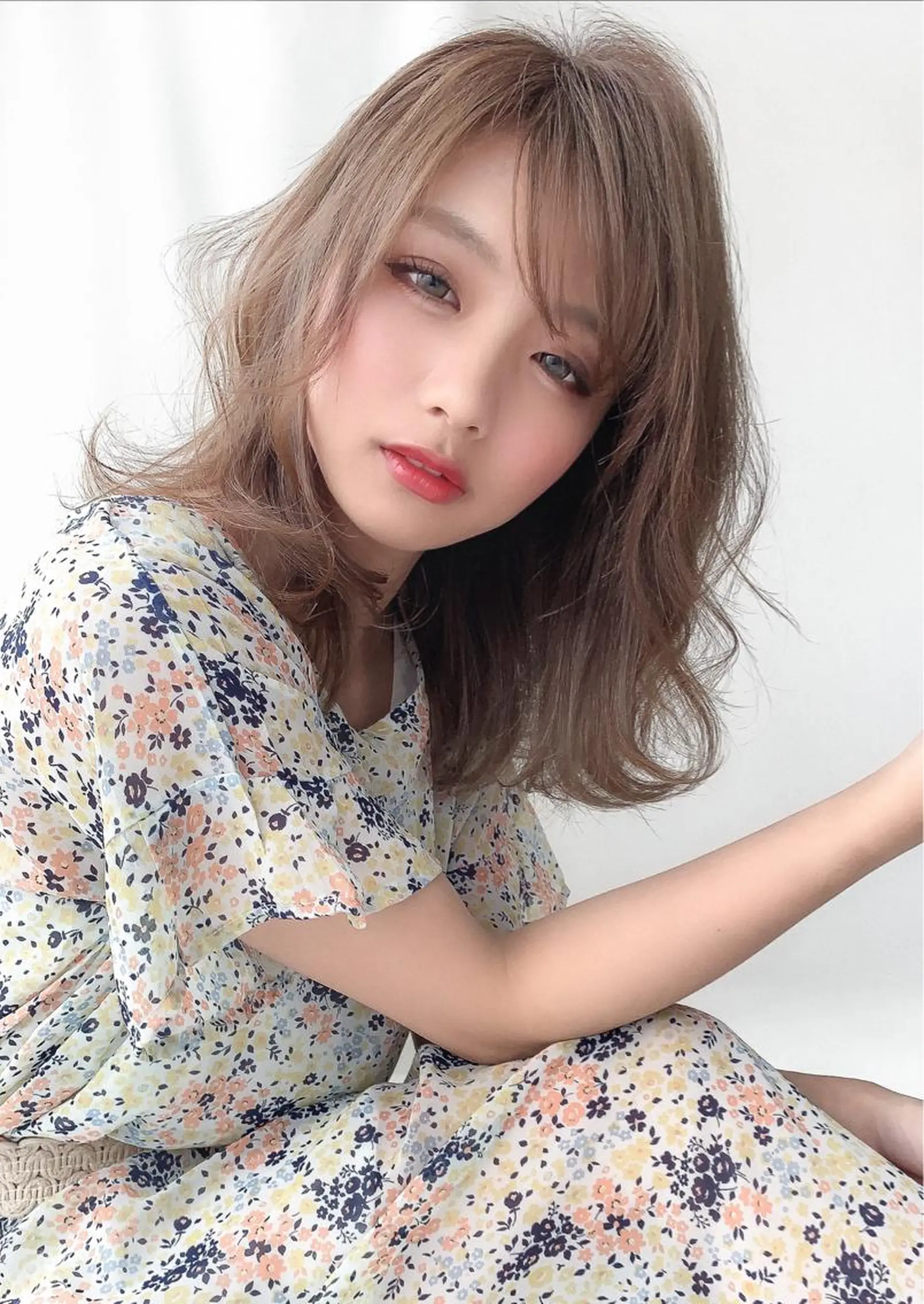 ミディアム ヘアールーム アートのヘアスタイル