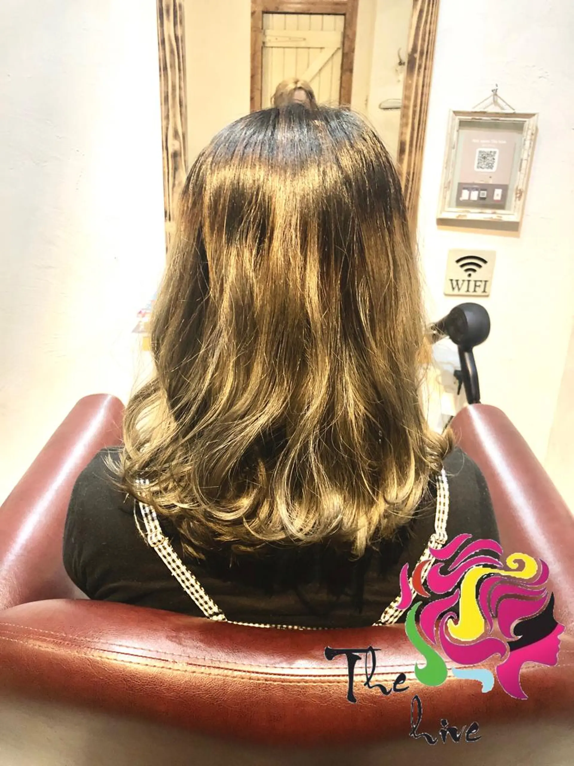 ロング カラー グラデーションカラー シルバー カット ヘアカラー Hair salon The  hiveのヘアスタイル