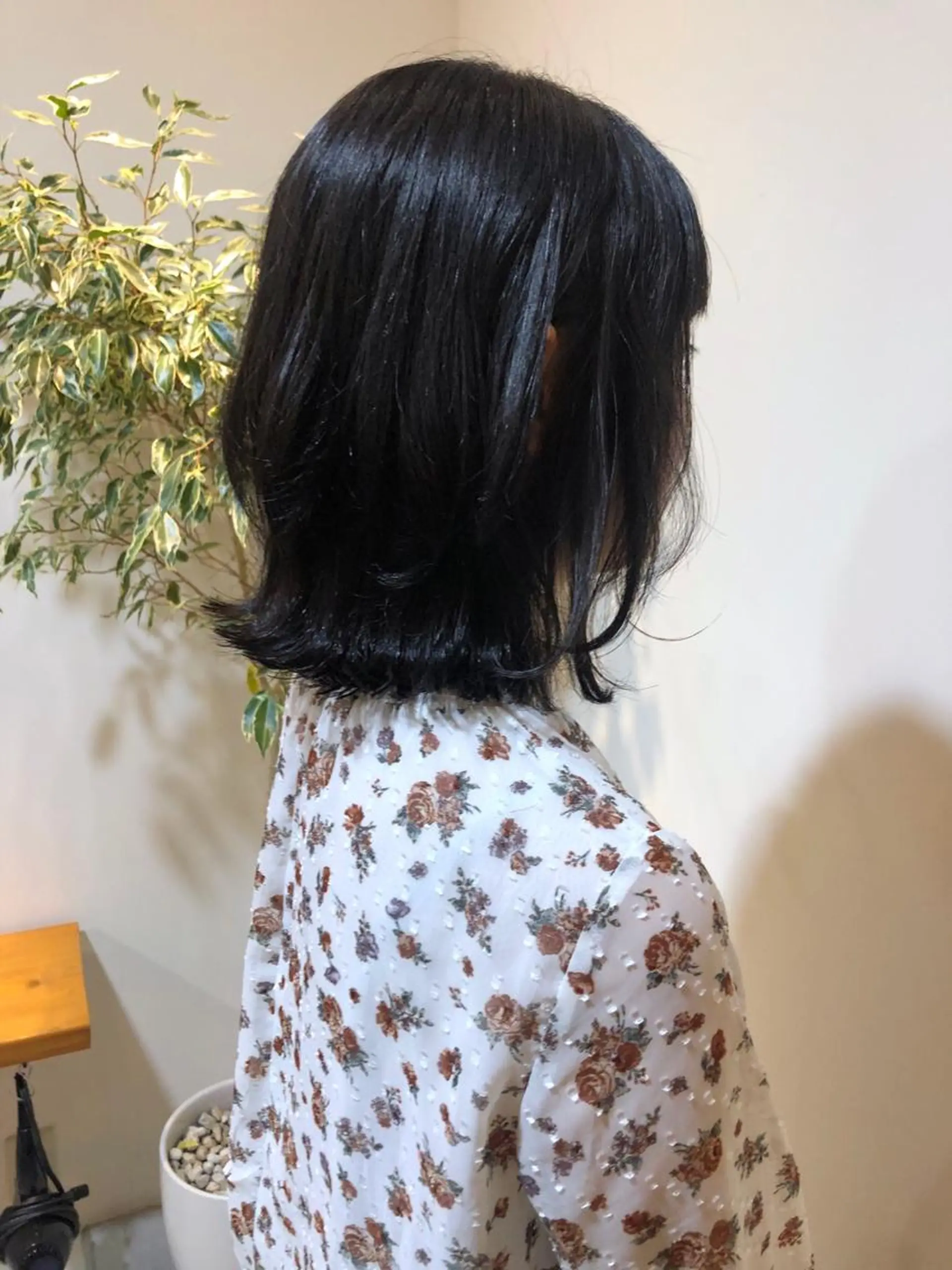 ショート MIOベージュカラー 柔らかいカラーのヘアスタイル