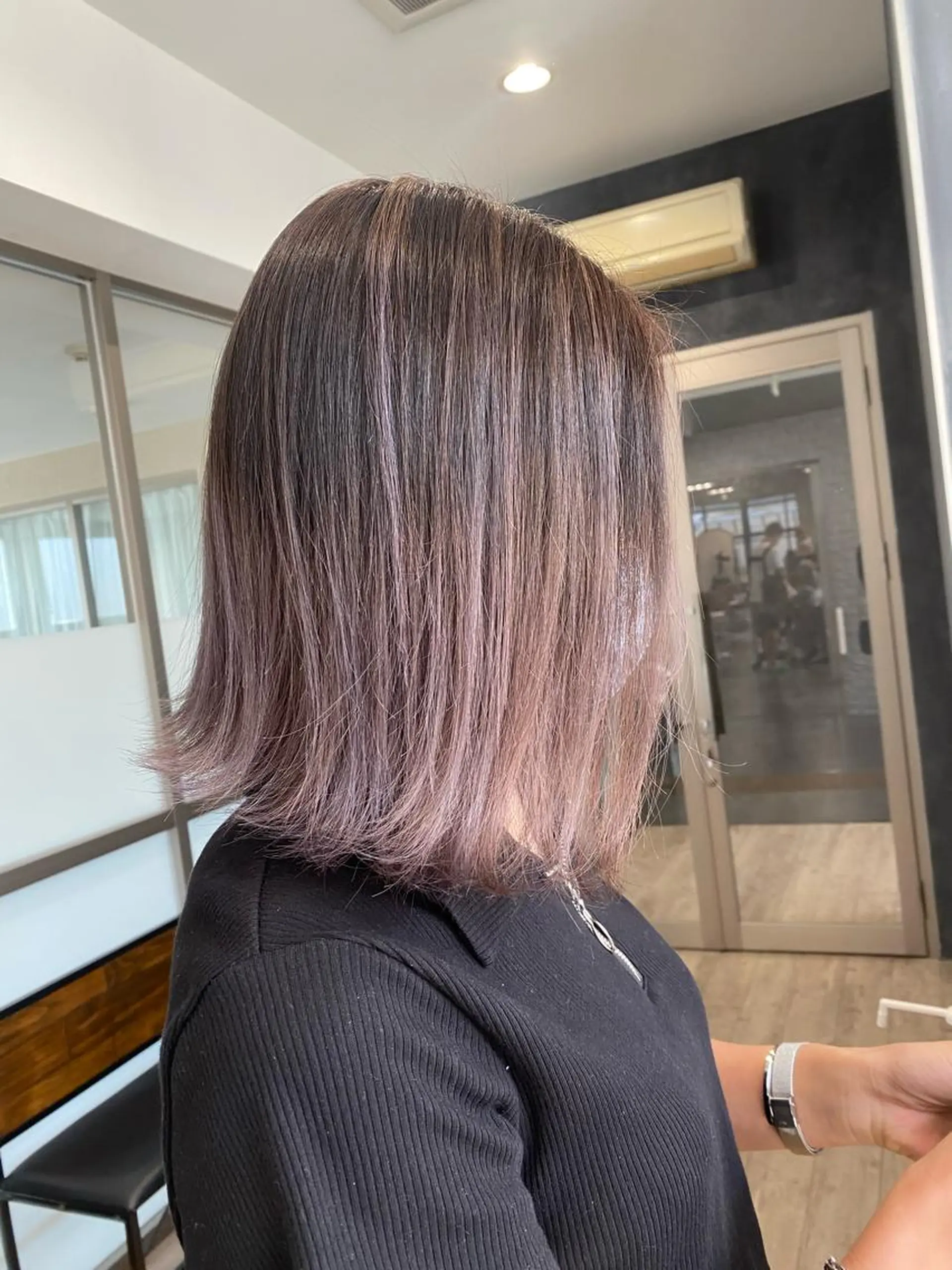 ミディアム レイヤーカット ハイトーンボブ Mizuki.のヘアスタイル