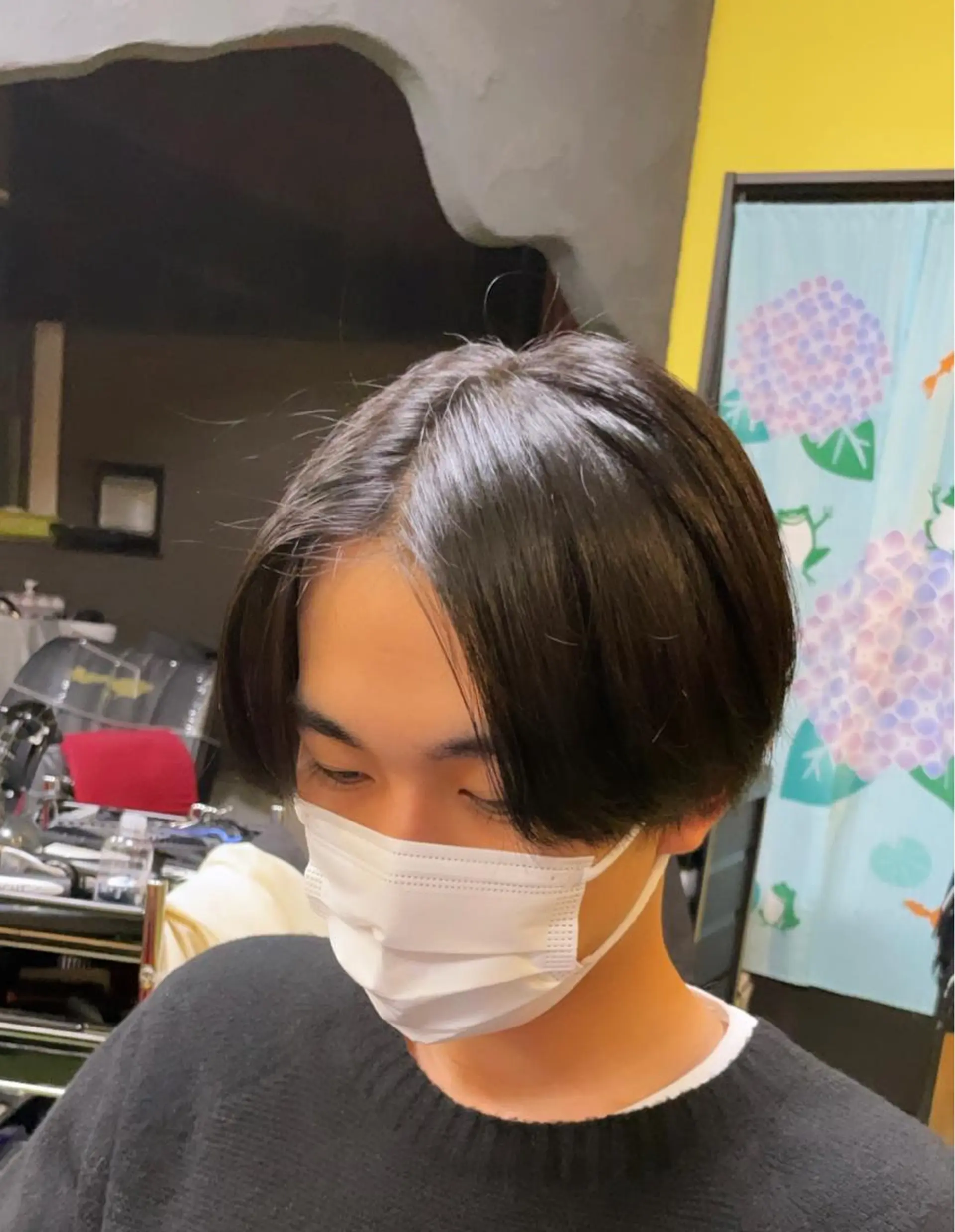 ショート メンズ センターパート メンズパーマ カット デザインカラー🏝️ 須賀汐音のヘアスタイル