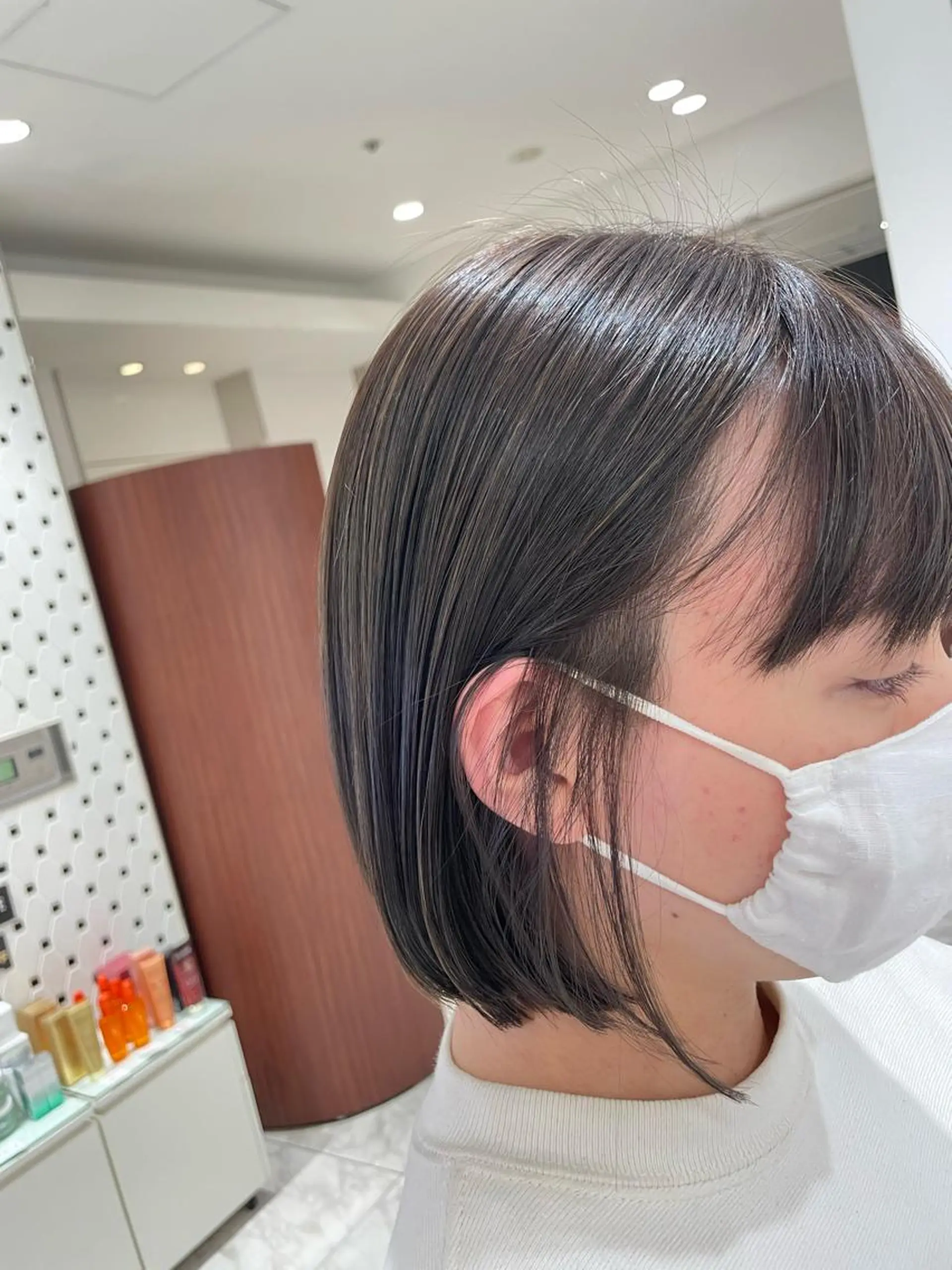 ショート カラー 透明感カラー ハイライトカラー ボブ ハイライト コテ巻きパーマ 藤野佑成のヘアスタイル