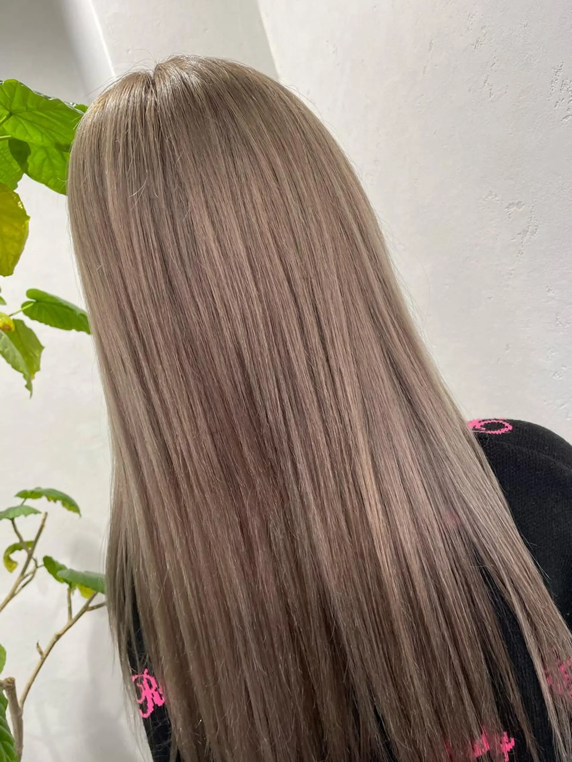 ロング カラー 塩崎 明菜のヘアスタイル