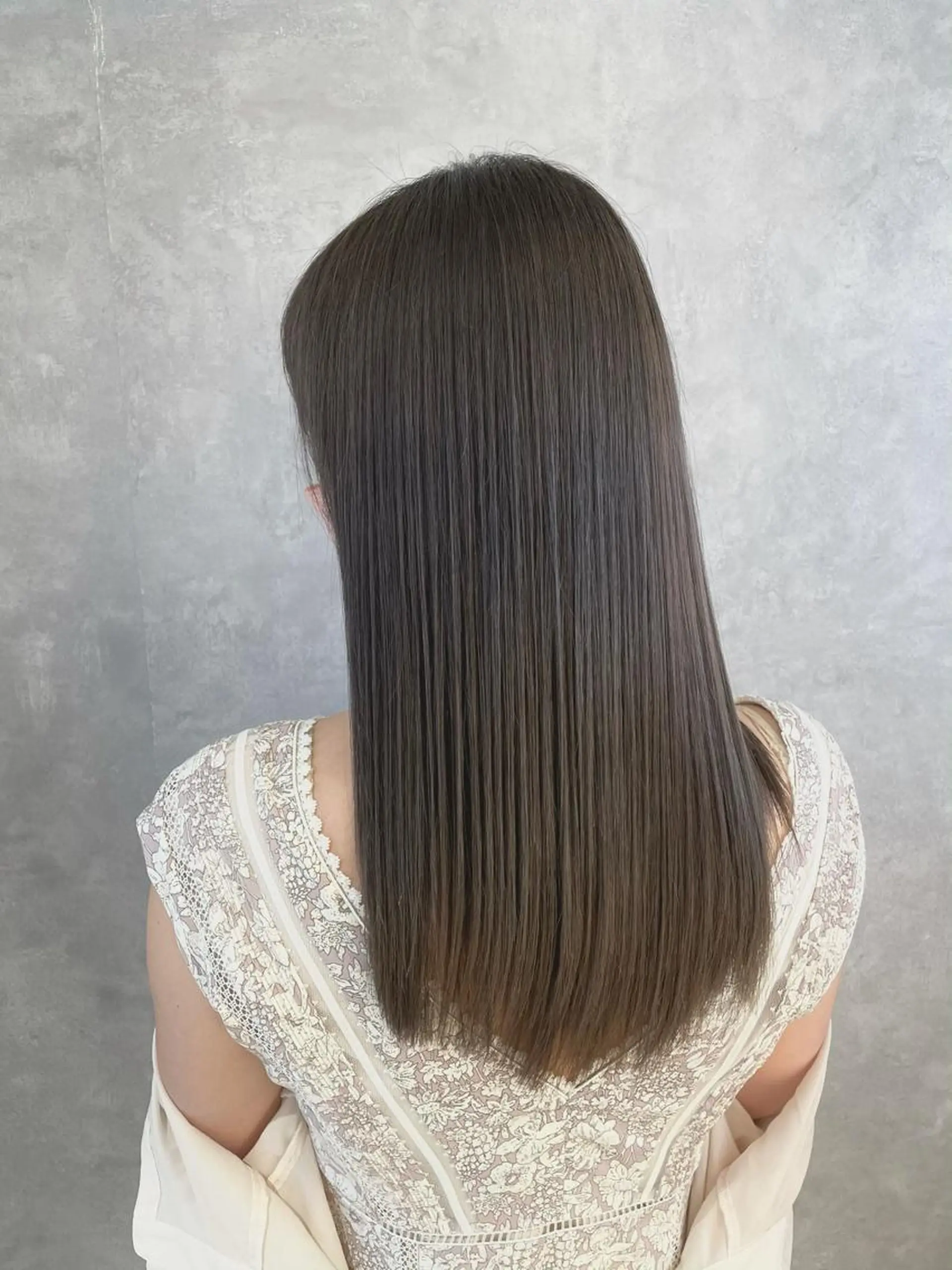 ロング カラー ブリーチ ケアカラー デザインカラー グレージュ 美髪カラー✨本間 貴広のヘアスタイル