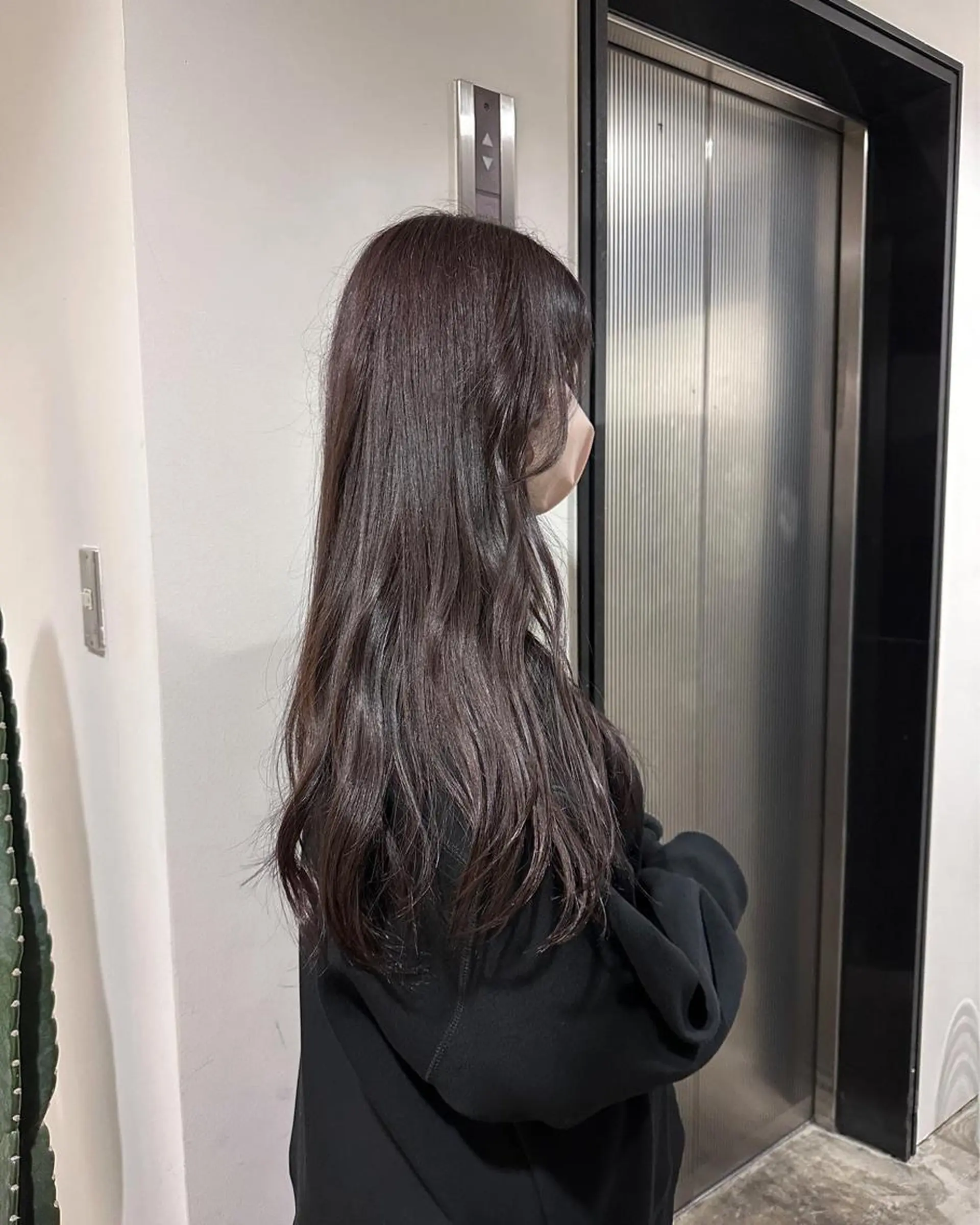 ロング カラー ベージュカラー ブリーチ ブラウンカラー 透明感カラー グレージュ 透明感カラー/顔周り レイヤー/髪質改善のヘアスタイル