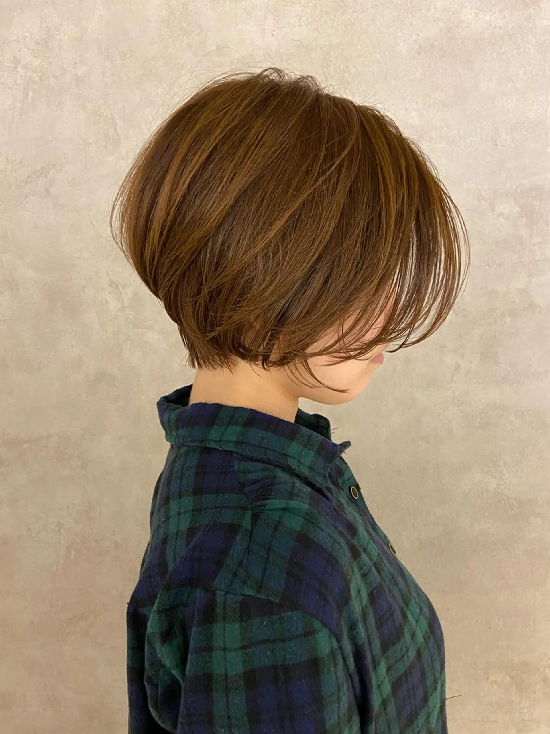 ショート カラー ハンサムショート ブラウンカラー 透明感カラー くびれヘア ショートヘア カット ヘアカラー 大人ヘア/ショート/ ボブ/レイヤーのヘアスタイル