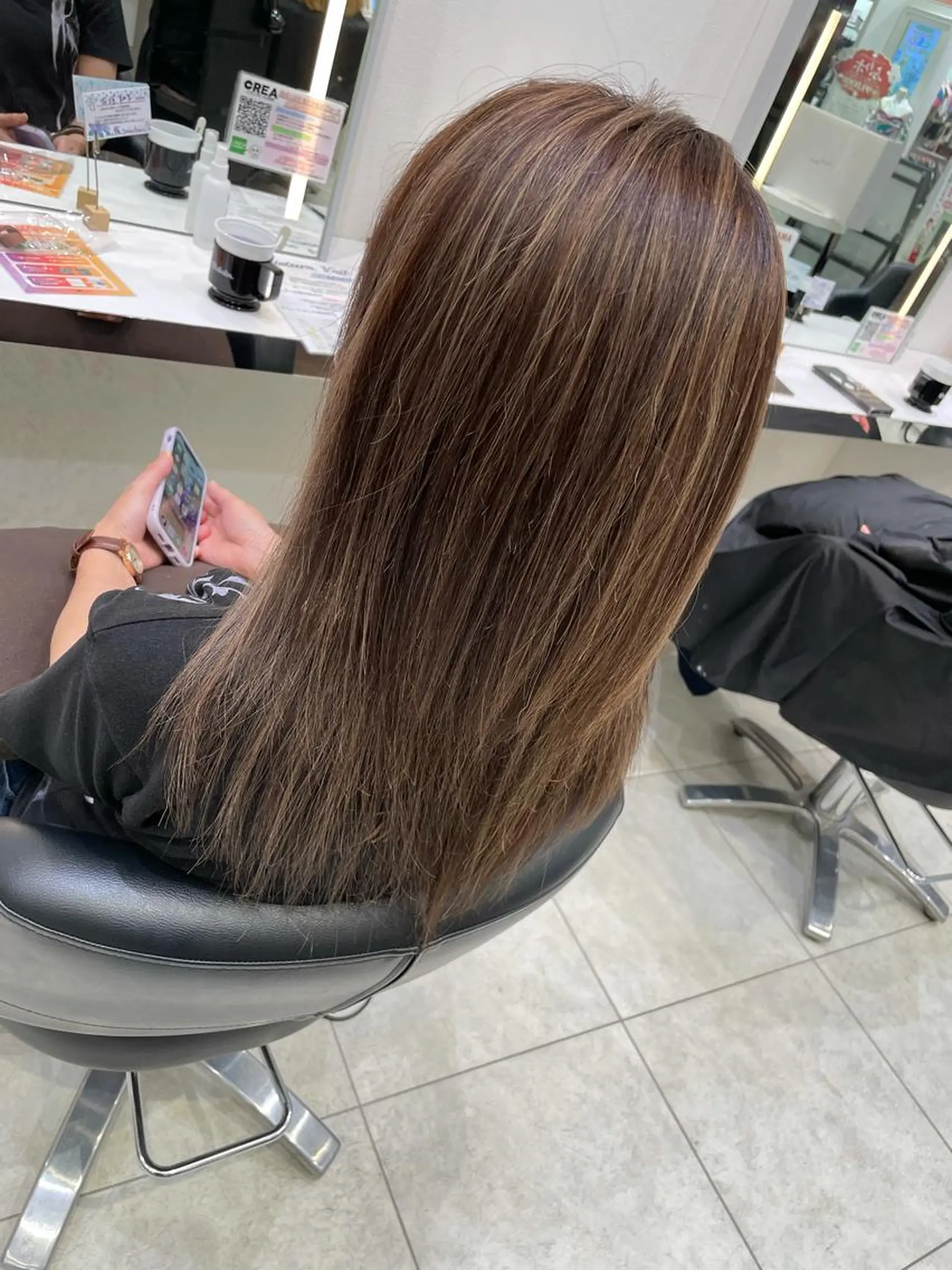 セミロング ハイライト 岸 保奈美のヘアスタイル