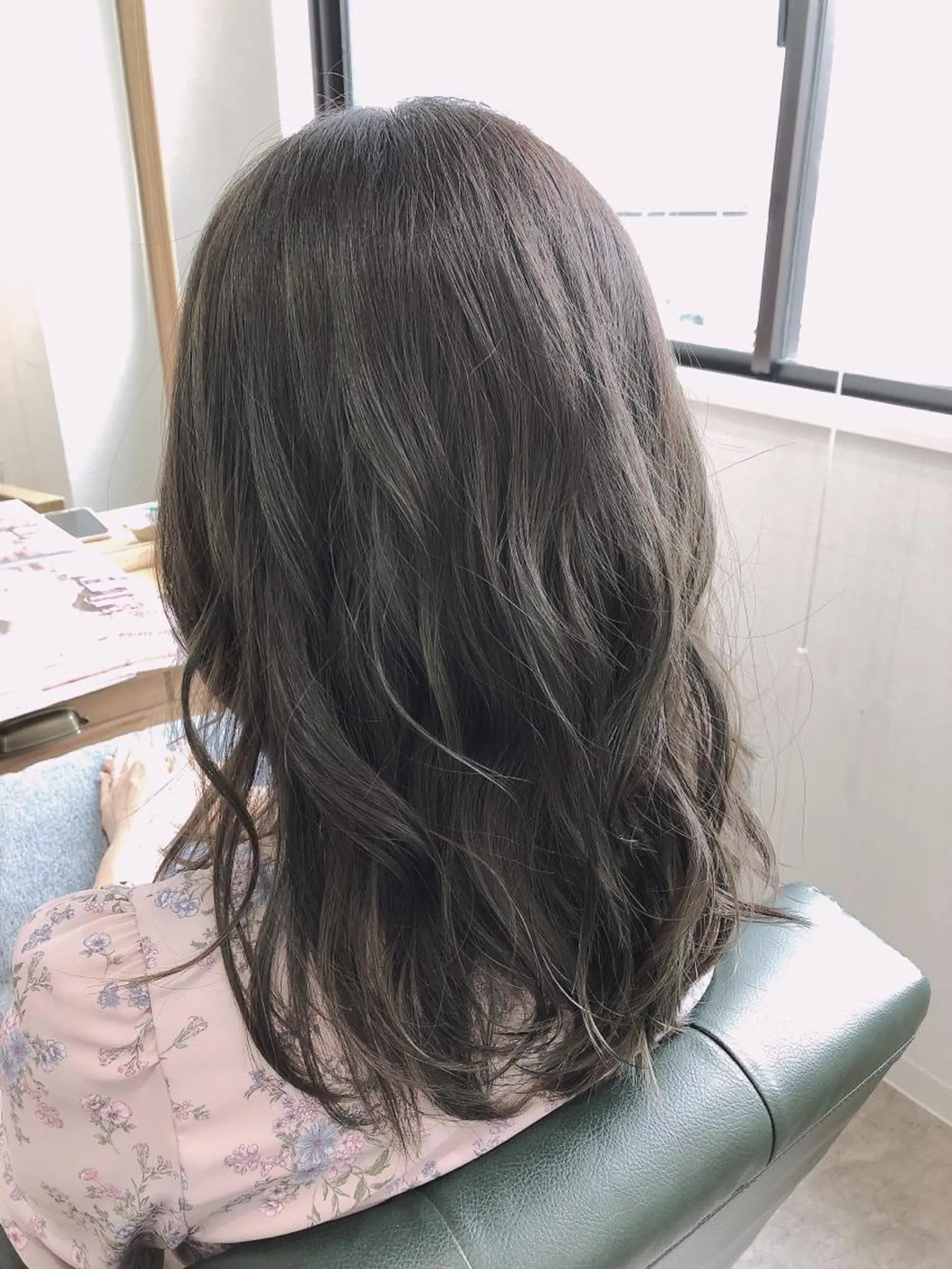 セミロング カット ヘアカラー トリートメント 菊池 貢平のヘアスタイル