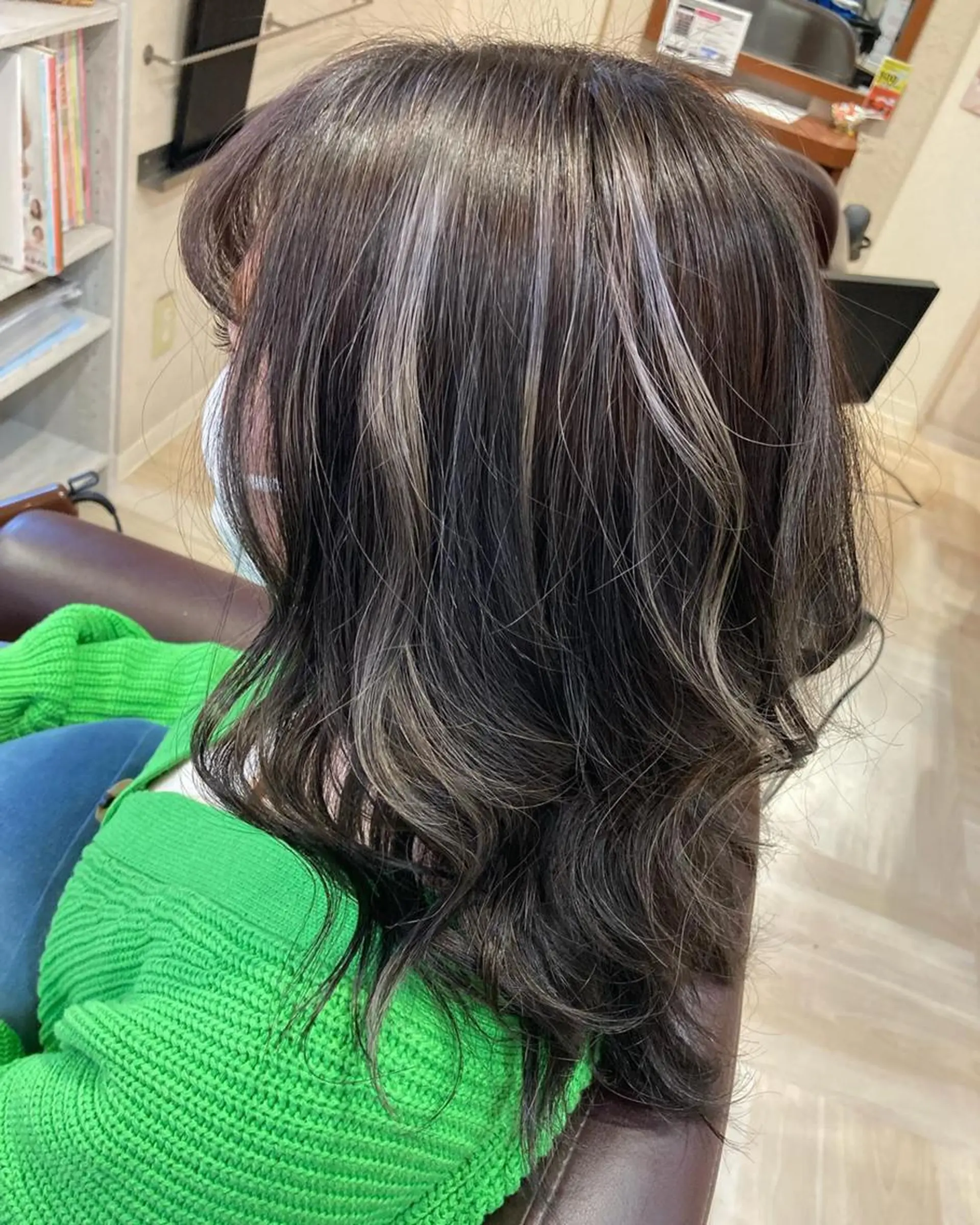 カラー デザインカラー グレージュ ハイライトカラー 髪質改善/透明感 カラー/内藤有須加のヘアスタイル