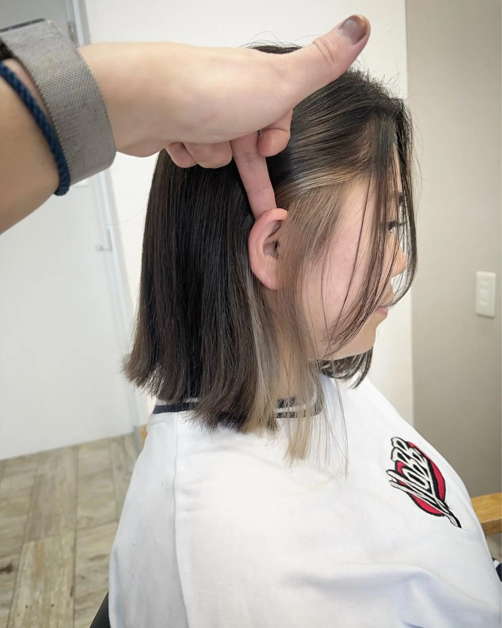 ショート カラー イヤリングカラー テトネ タカシのヘアスタイル