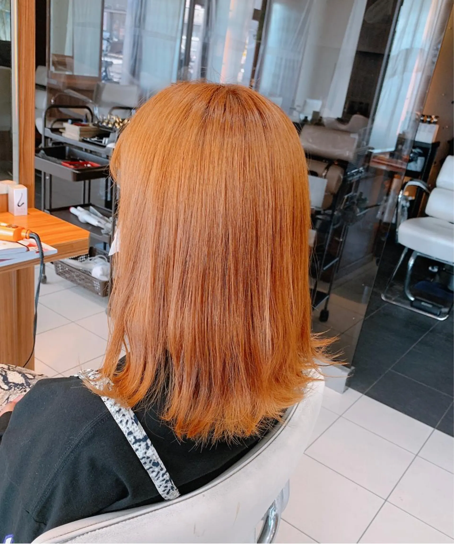 セミロング カラー ブリーチ 脱白髪染め美容師 竹内涼乃のヘアスタイル