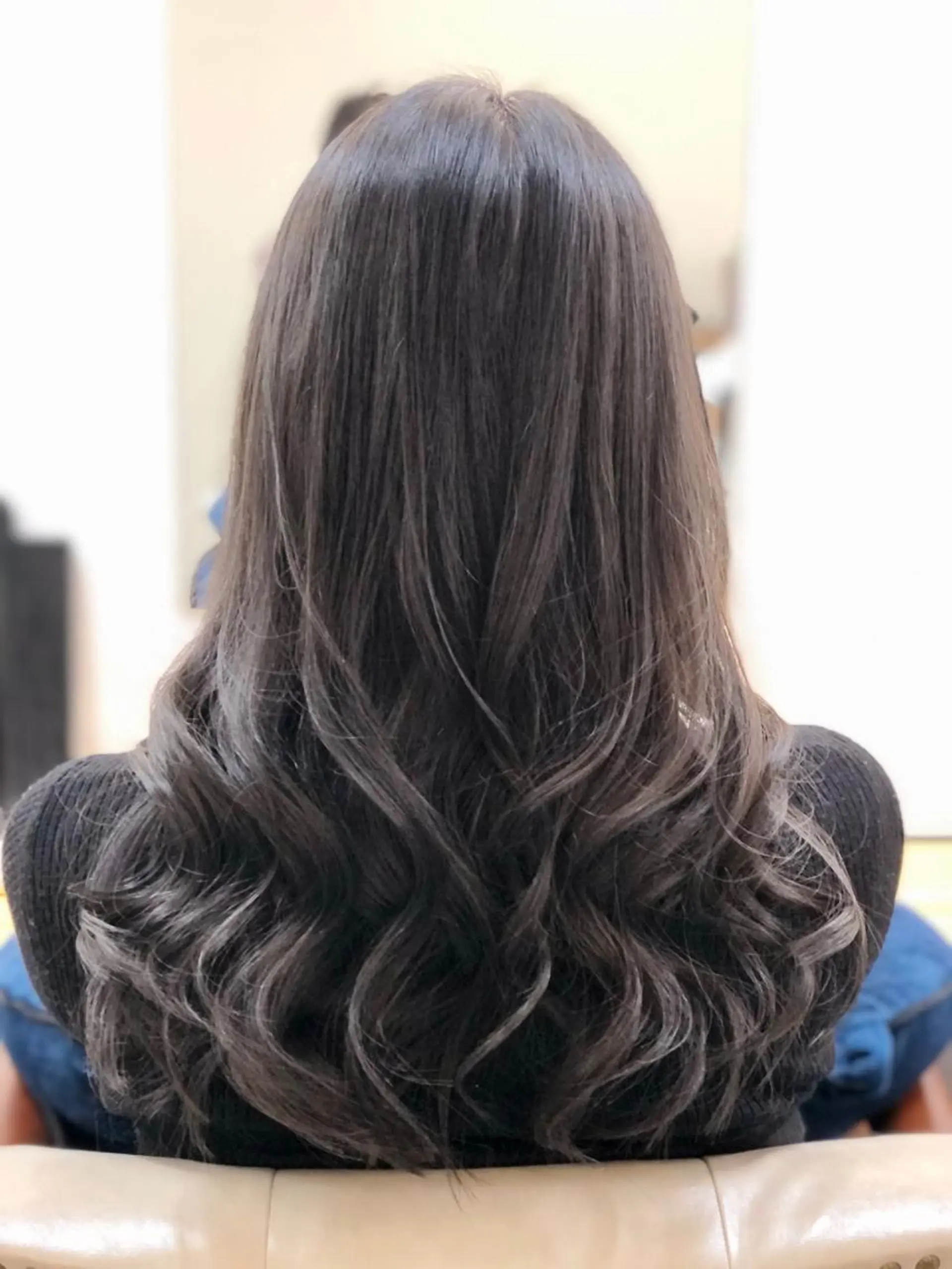 ロング アッシュ カット ヘアカラー トリートメント H by Real meのヘアスタイル