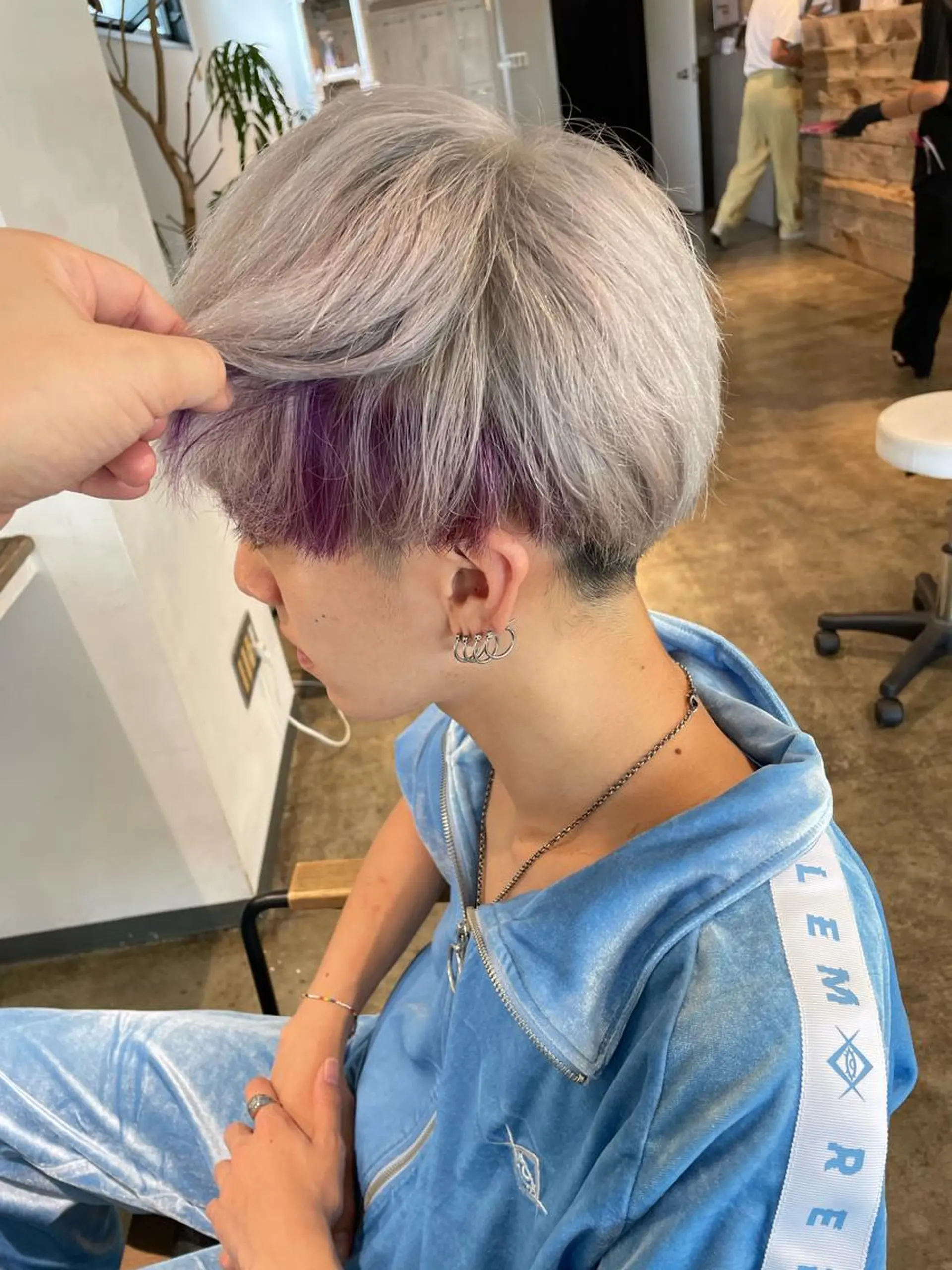 ショート カラー メンズ パープルカラー シルバー ホワイトシルバー ヘアカラー トリートメント ハイトーン/レイヤー /ケアブリーチ石川治のヘアスタイル