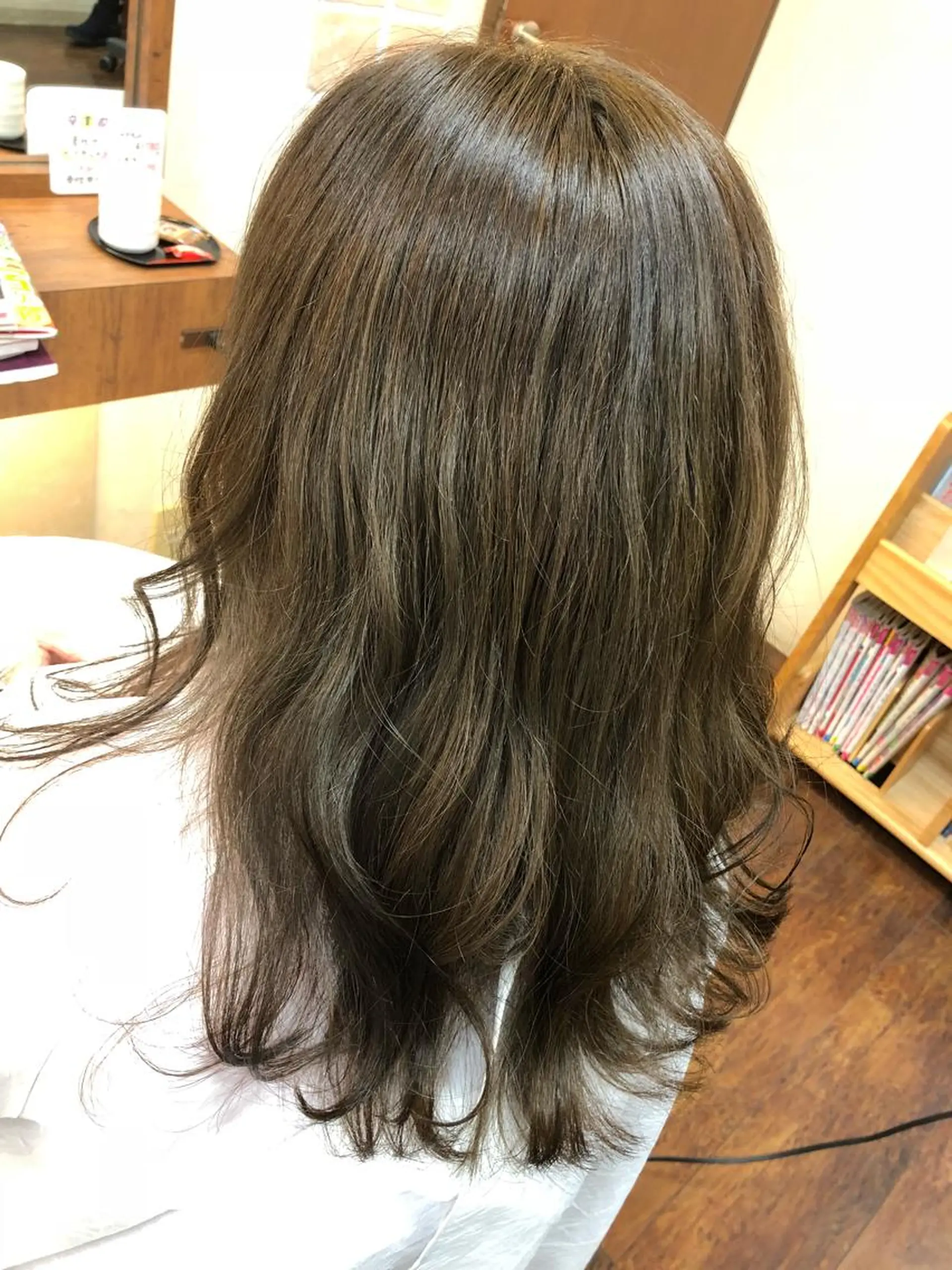 セミロング カラー アッシュ ミント 大野 まゆのヘアスタイル