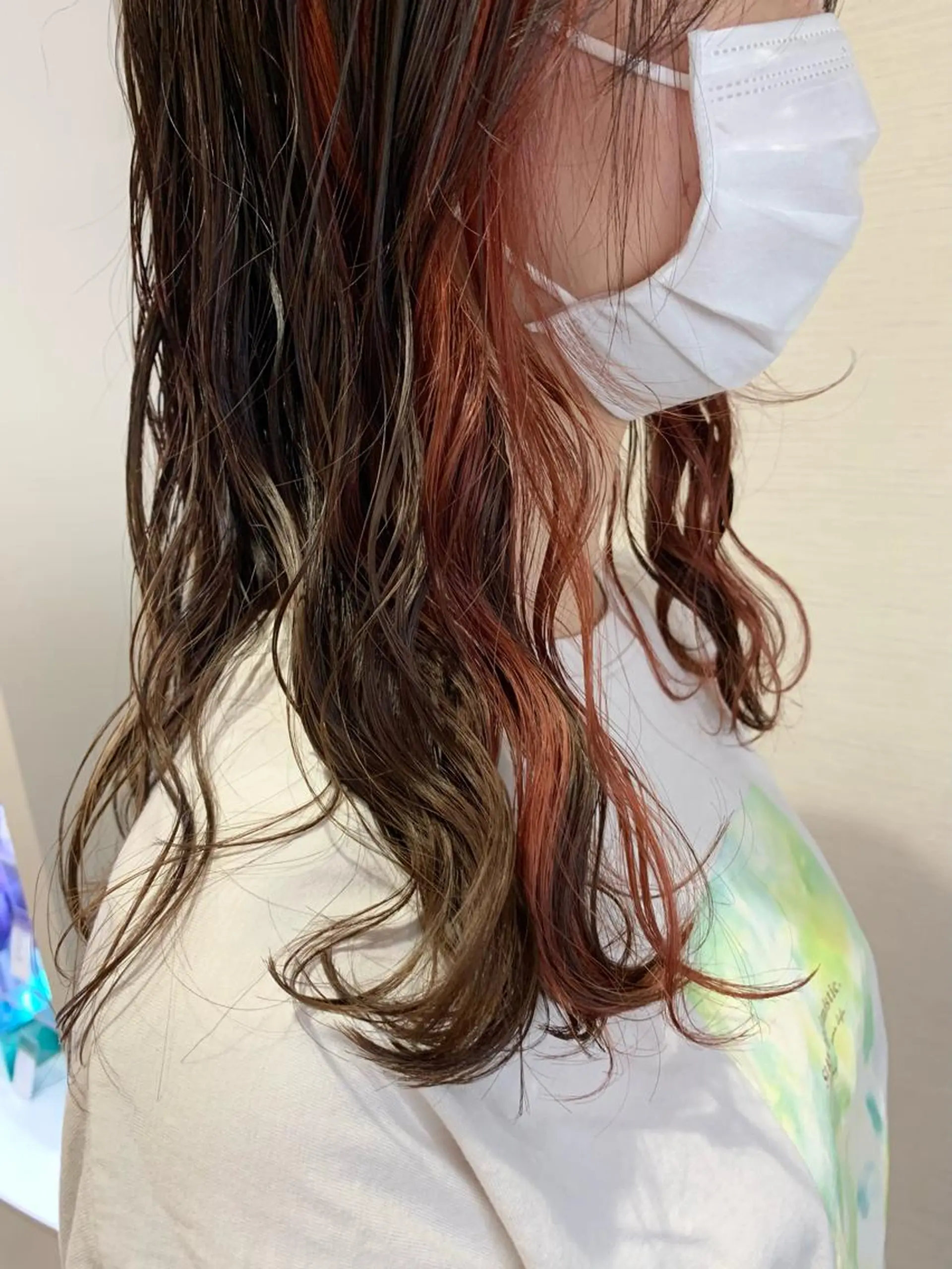 ロング カラー 蓮見  友里のヘアスタイル