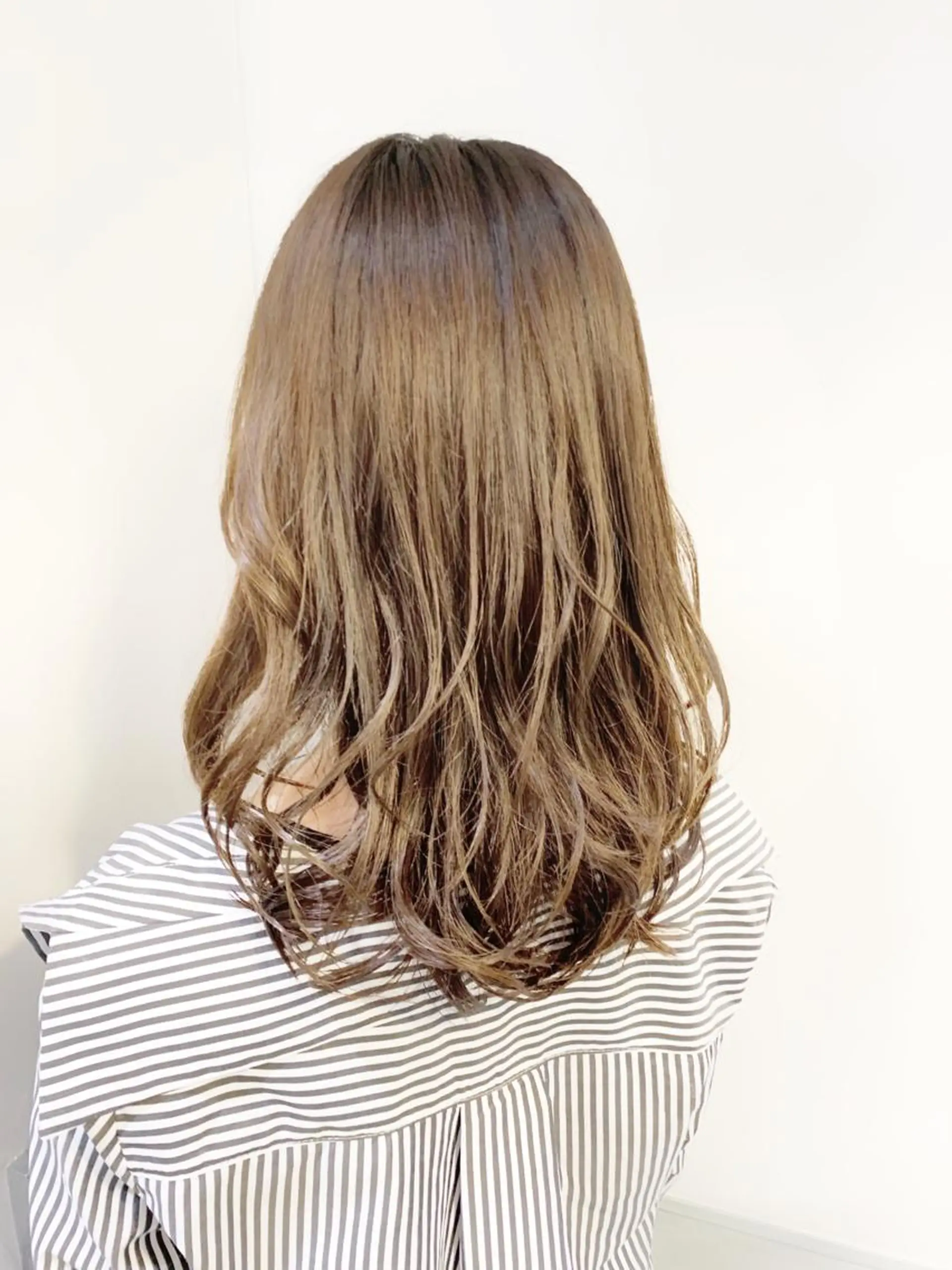 セミロング イエローカラー 【髪質改善特化】 新宿/縮毛矯正/セラのヘアスタイル