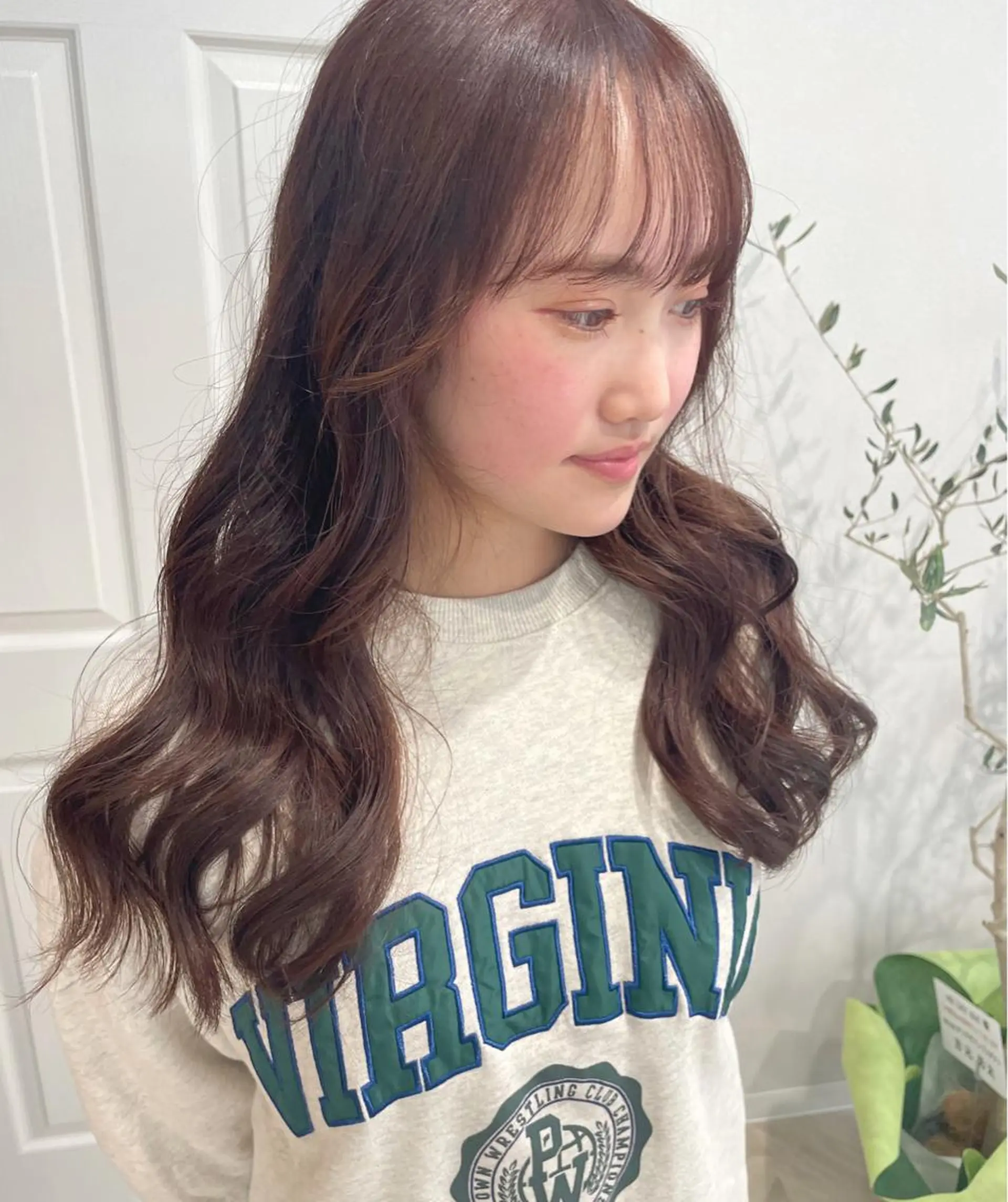 セミロング チョコレートブラウン rina／ベージュ ワンホン/韓国ヘアのヘアスタイル