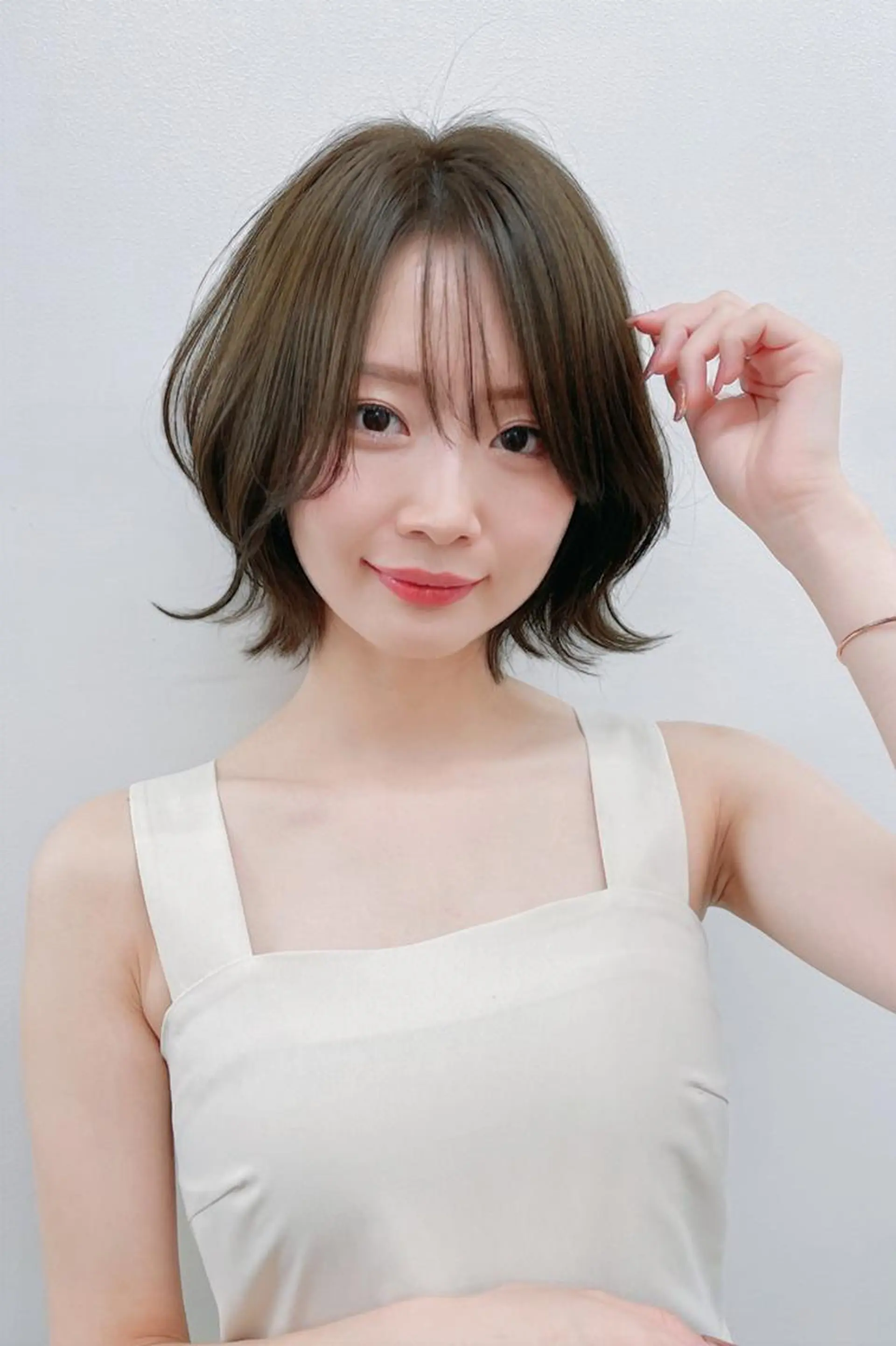ミディアム HITOMI .のヘアスタイル