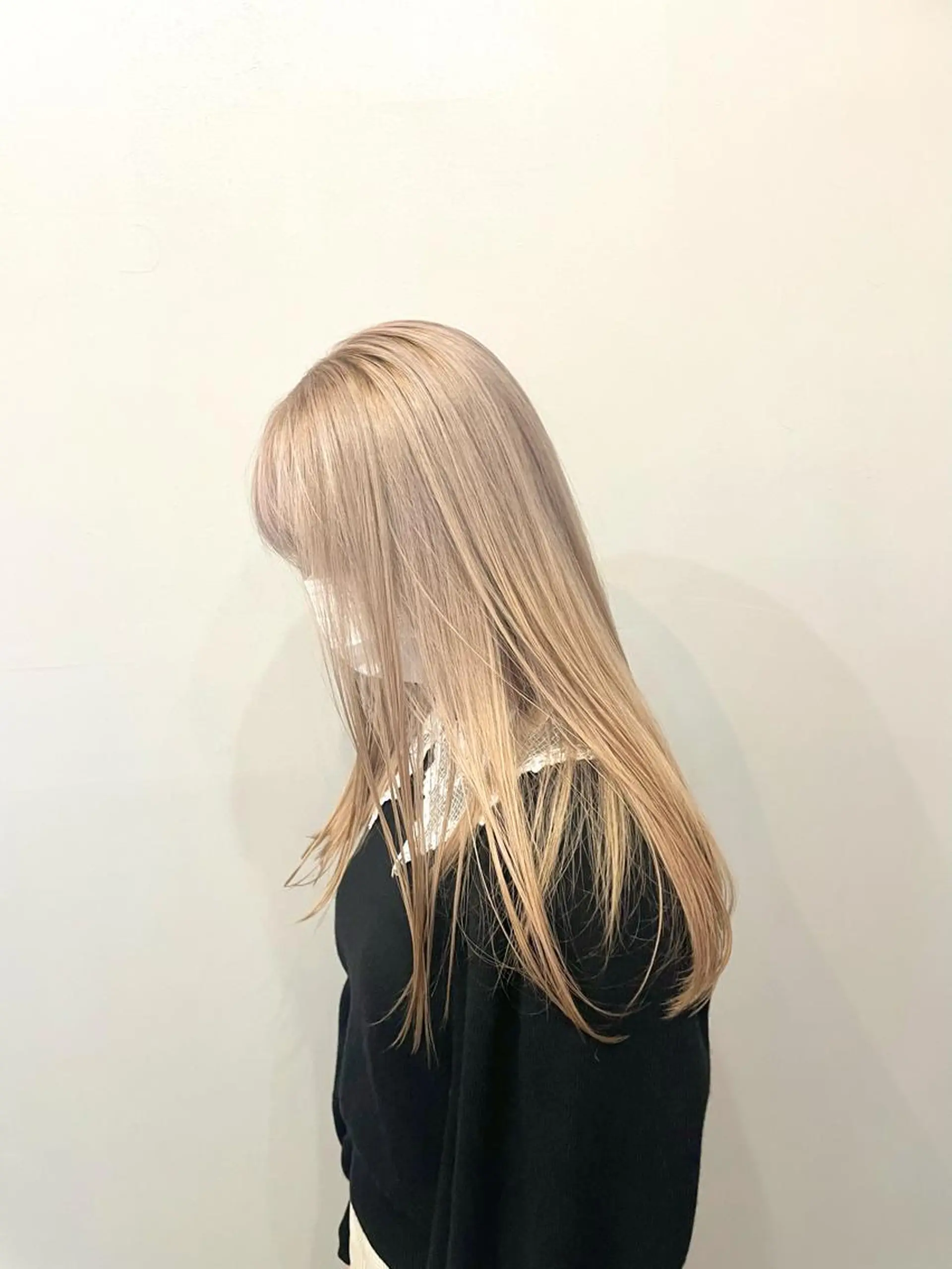 セミロング カラー ヘアアレンジ ベージュカラー ブリーチ ミルクティーベージュ 💐ナチュラルヘア Kroda💐のヘアスタイル