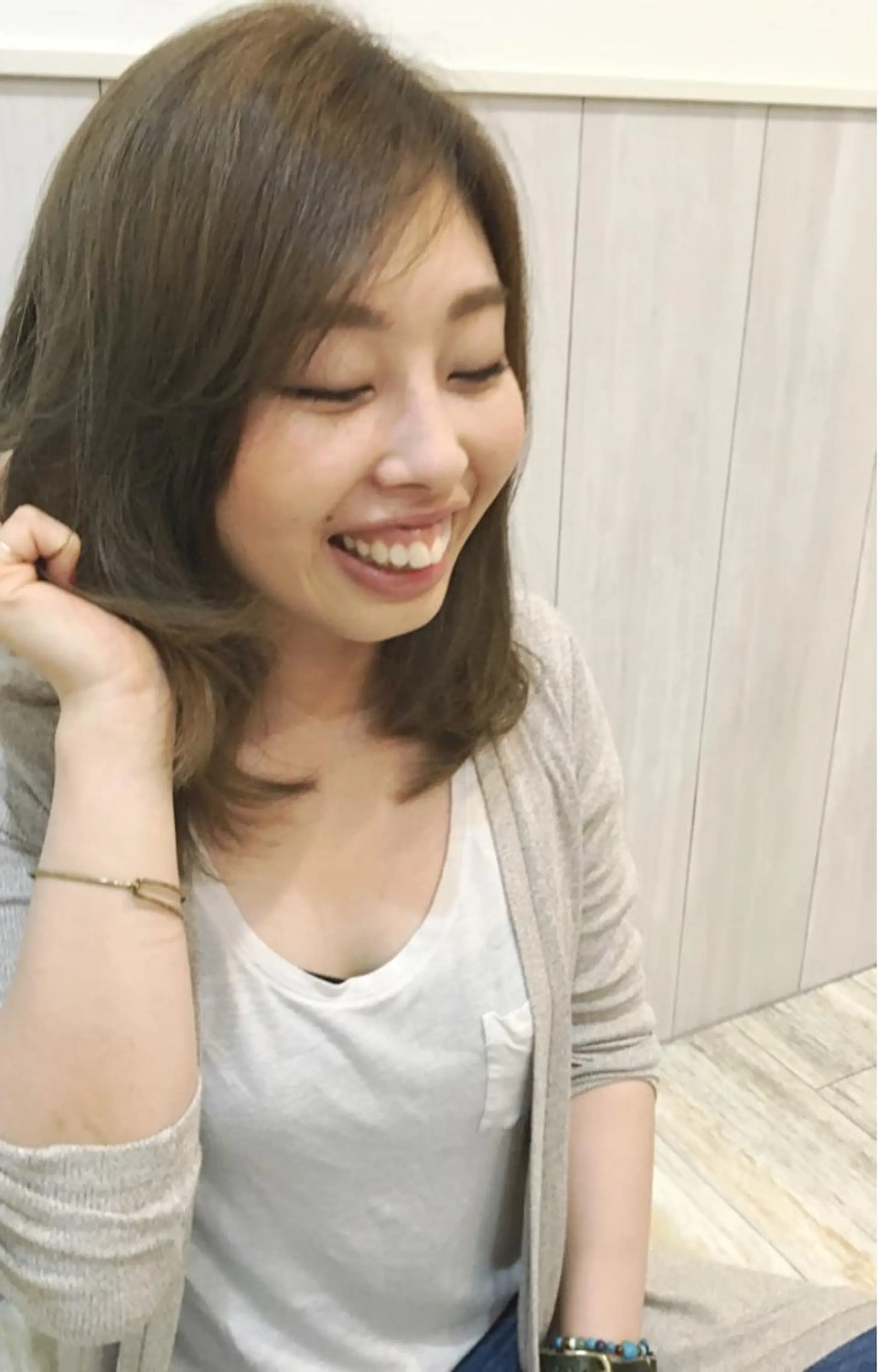 セミロング カラー ナガサカ サチのヘアスタイル