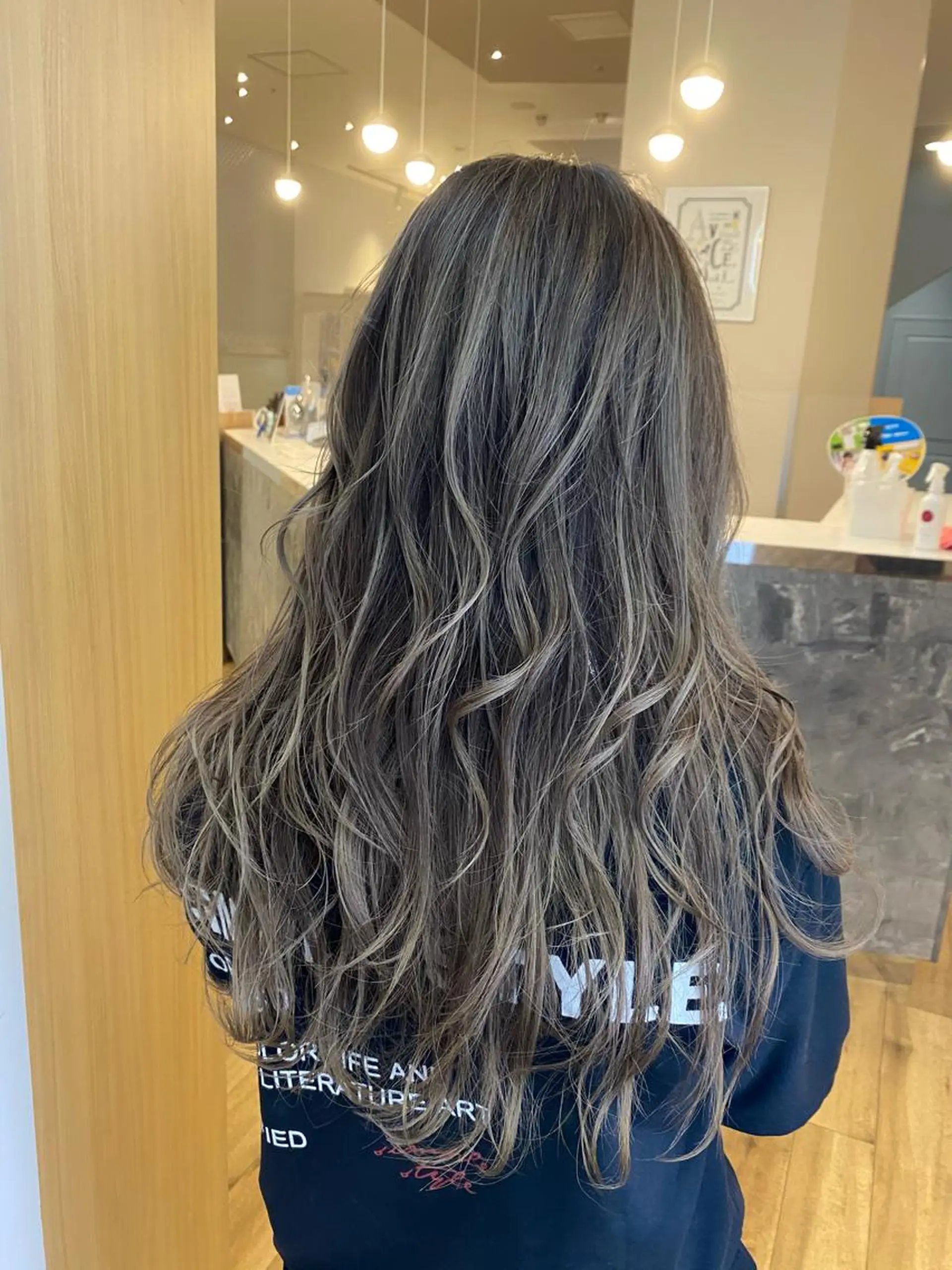 ロング カラー グレージュ ハイライトカラー ハイライト salowin梅田茶屋町suite所属・ハイトーンヘア/ 島崎　タクミのヘアスタイル