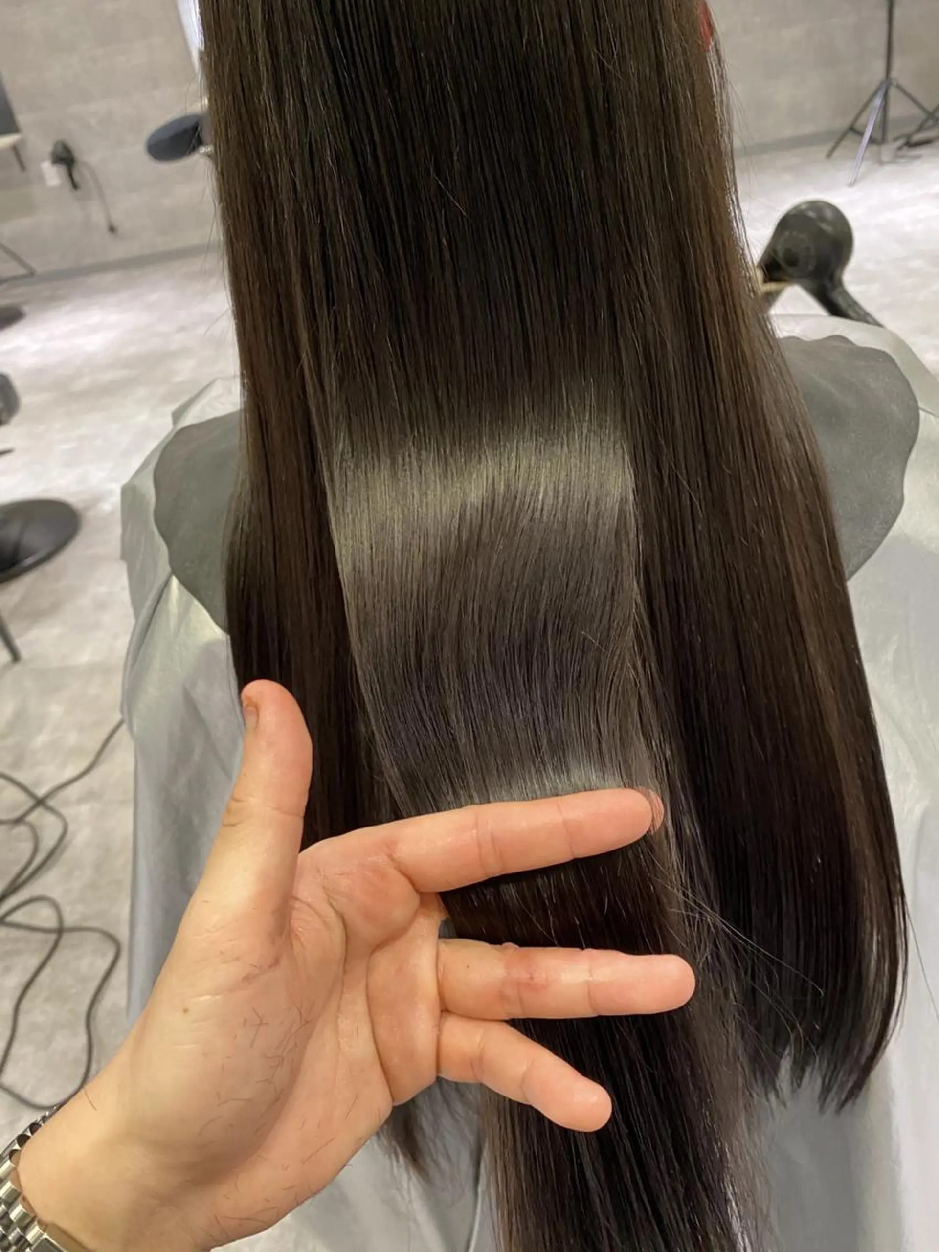 セミロング カラー _WHITE 天王寺のヘアスタイル