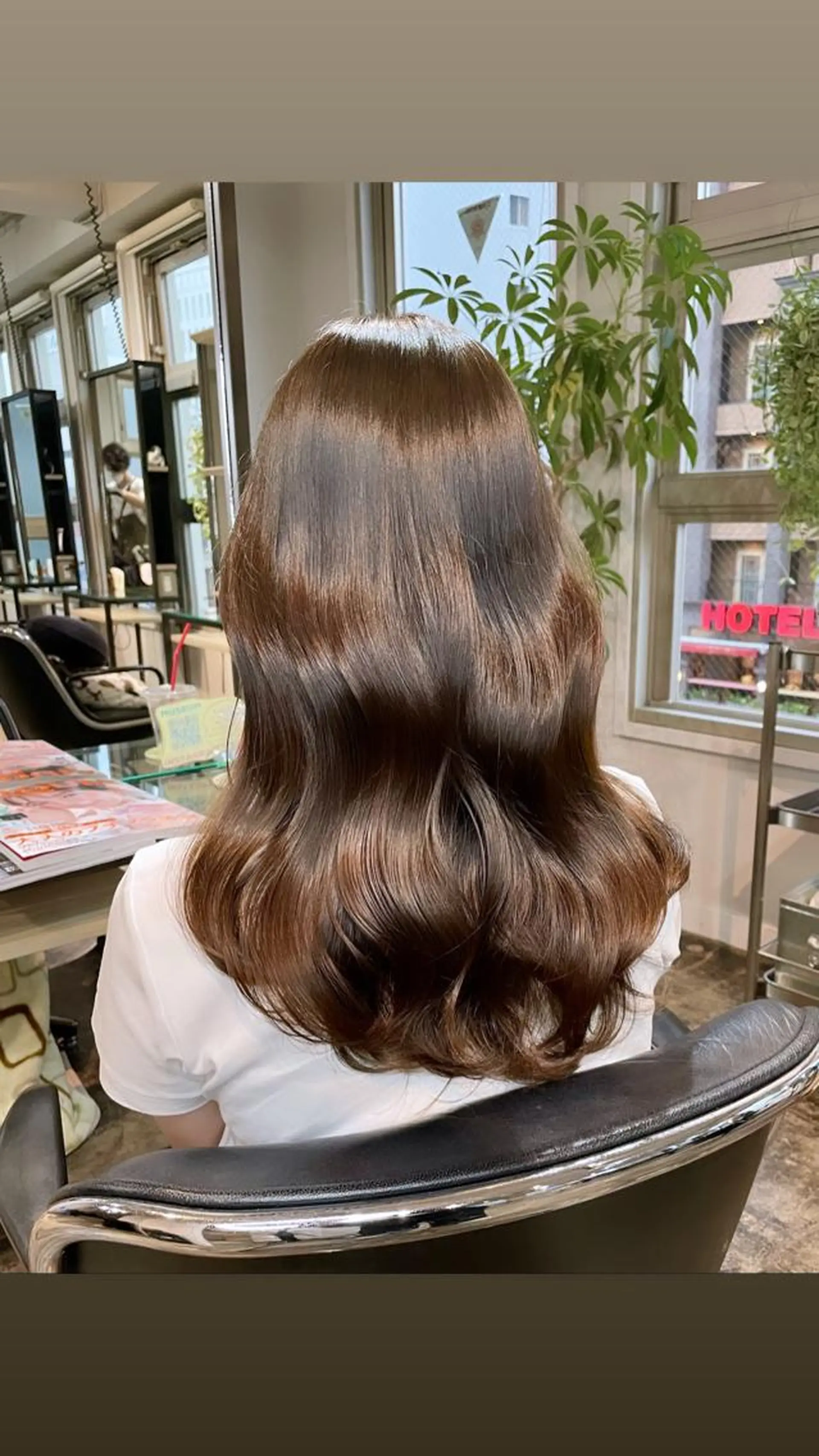 ロング カラー ベージュカラー 元町神戸 國井椋介のヘアスタイル