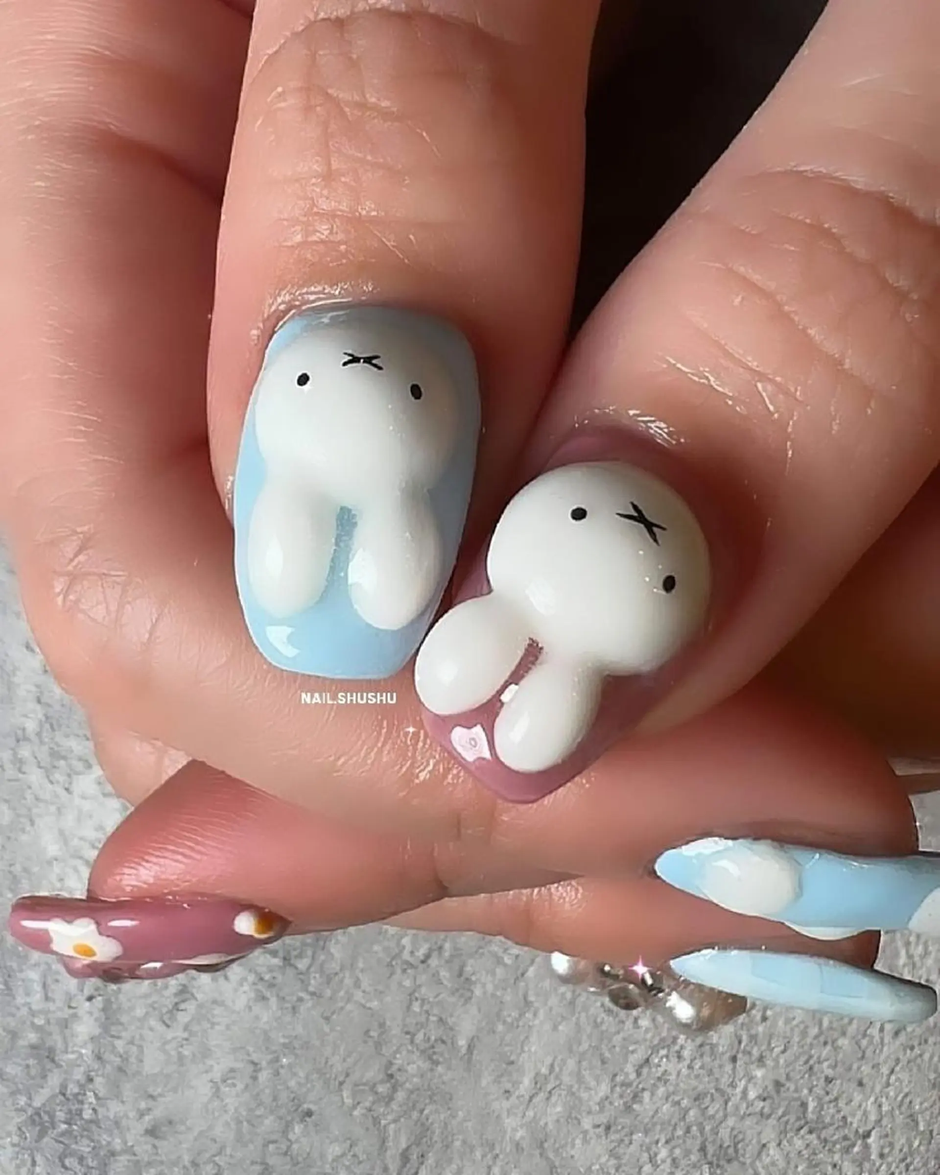 ネイル 持ち込み ニュアンスネイル シンプルネイル 冬ネイル 3dパーツ/流行り 👧shushu❤️のネイルデザイン