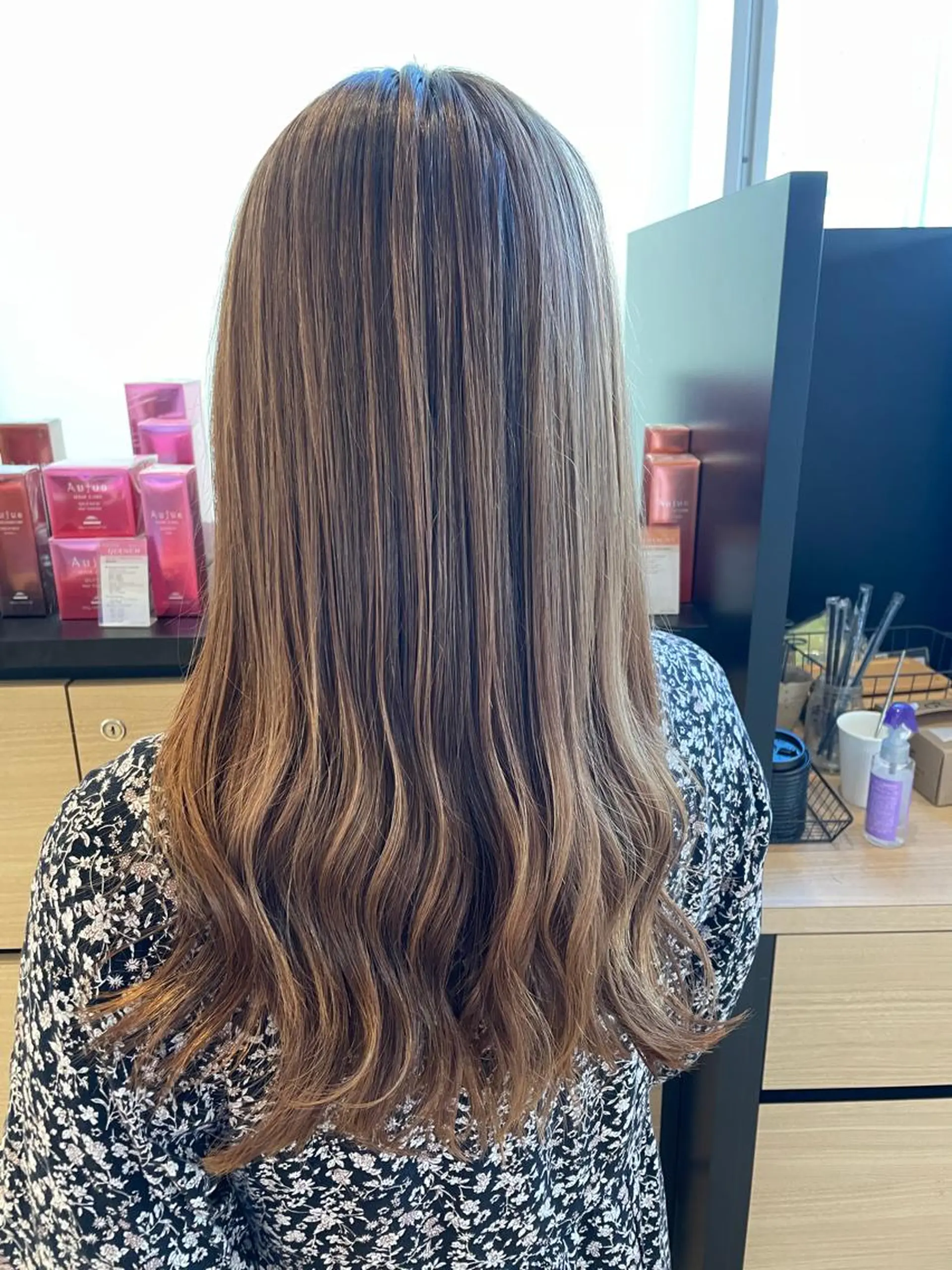 セミロング カラー ヘアカラー トリートメント 美髪形成！色素改善！ 秋田　和輝のヘアスタイル