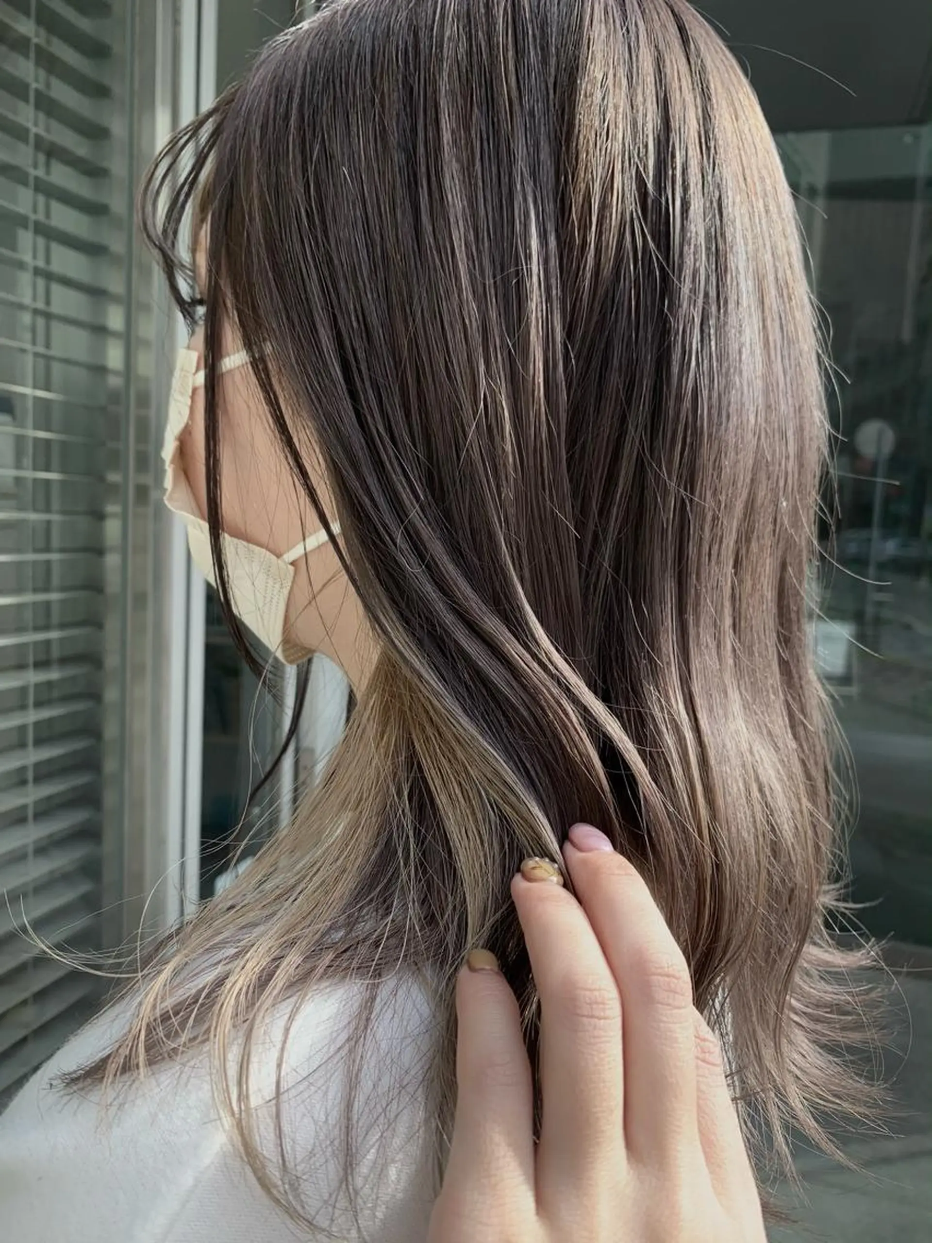 セミロング カラー fio マナミのヘアスタイル