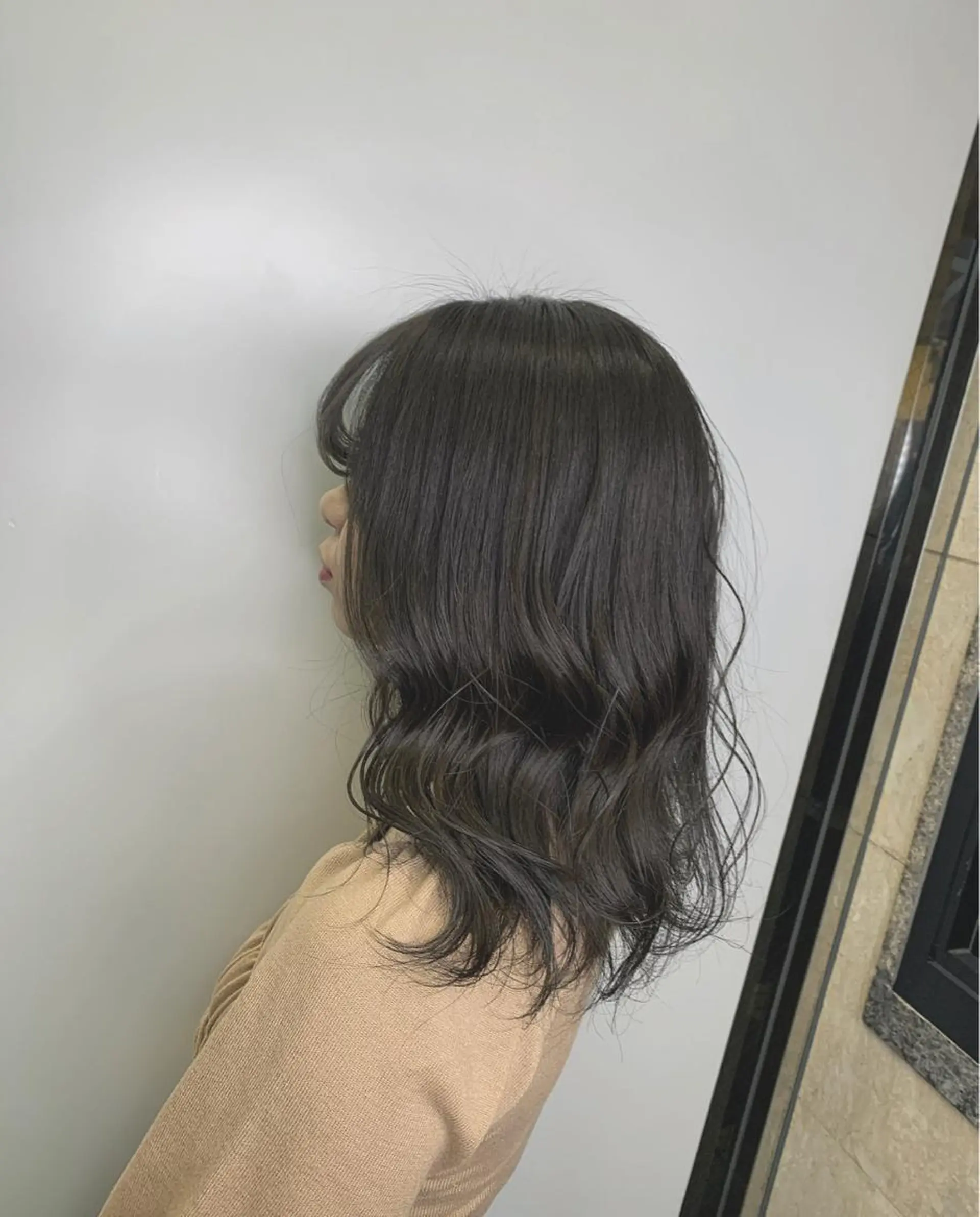 ミディアム カラー 🌟小顔レイヤー× 赤み消し透明感カラーのヘアスタイル