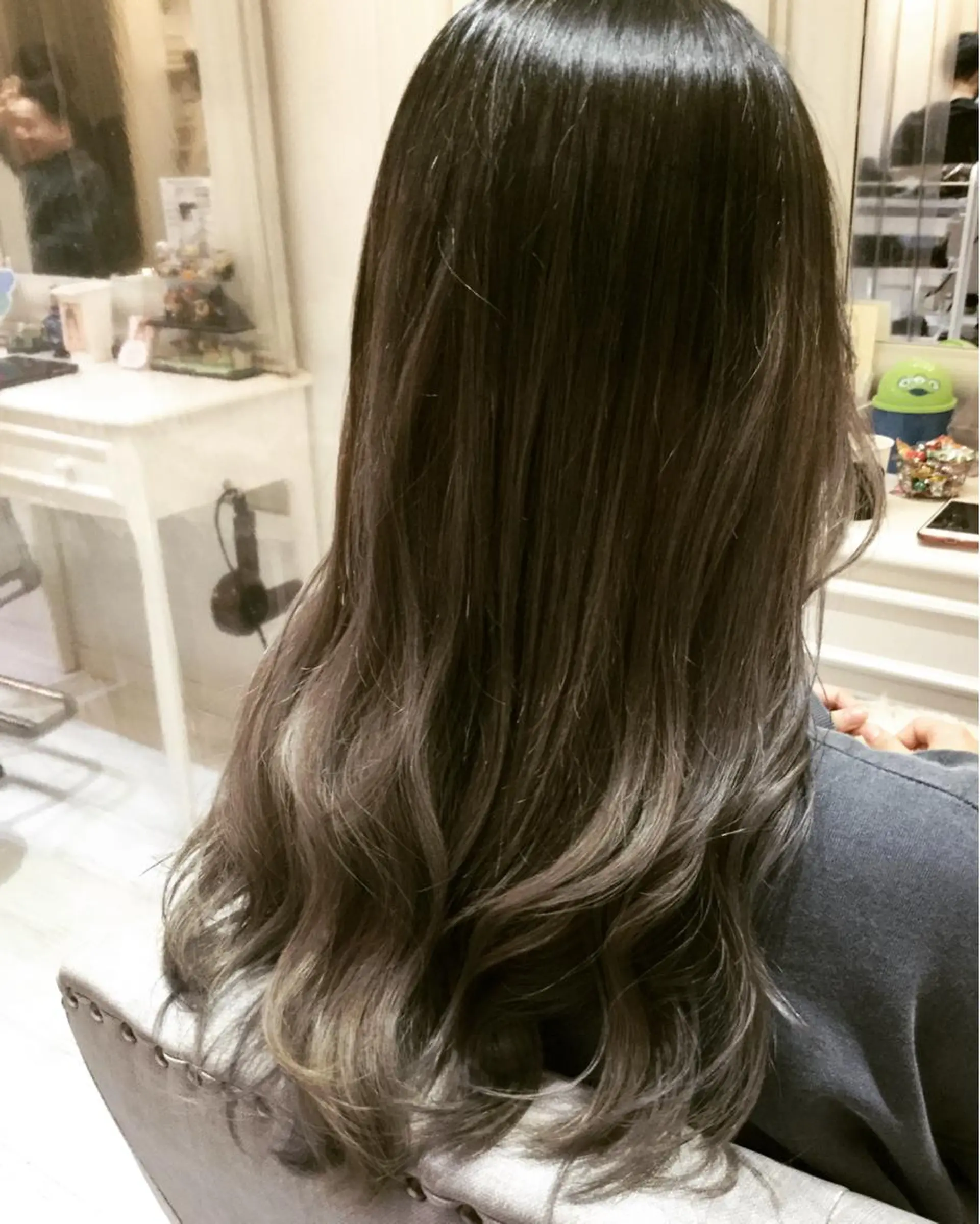 ロング カラー ブリーチ ケアブリーチ デザインカラー ダブルカラー イヤリングカラー 🌈安藤愛/透明感 艶カラー🫧ROWのヘアスタイル