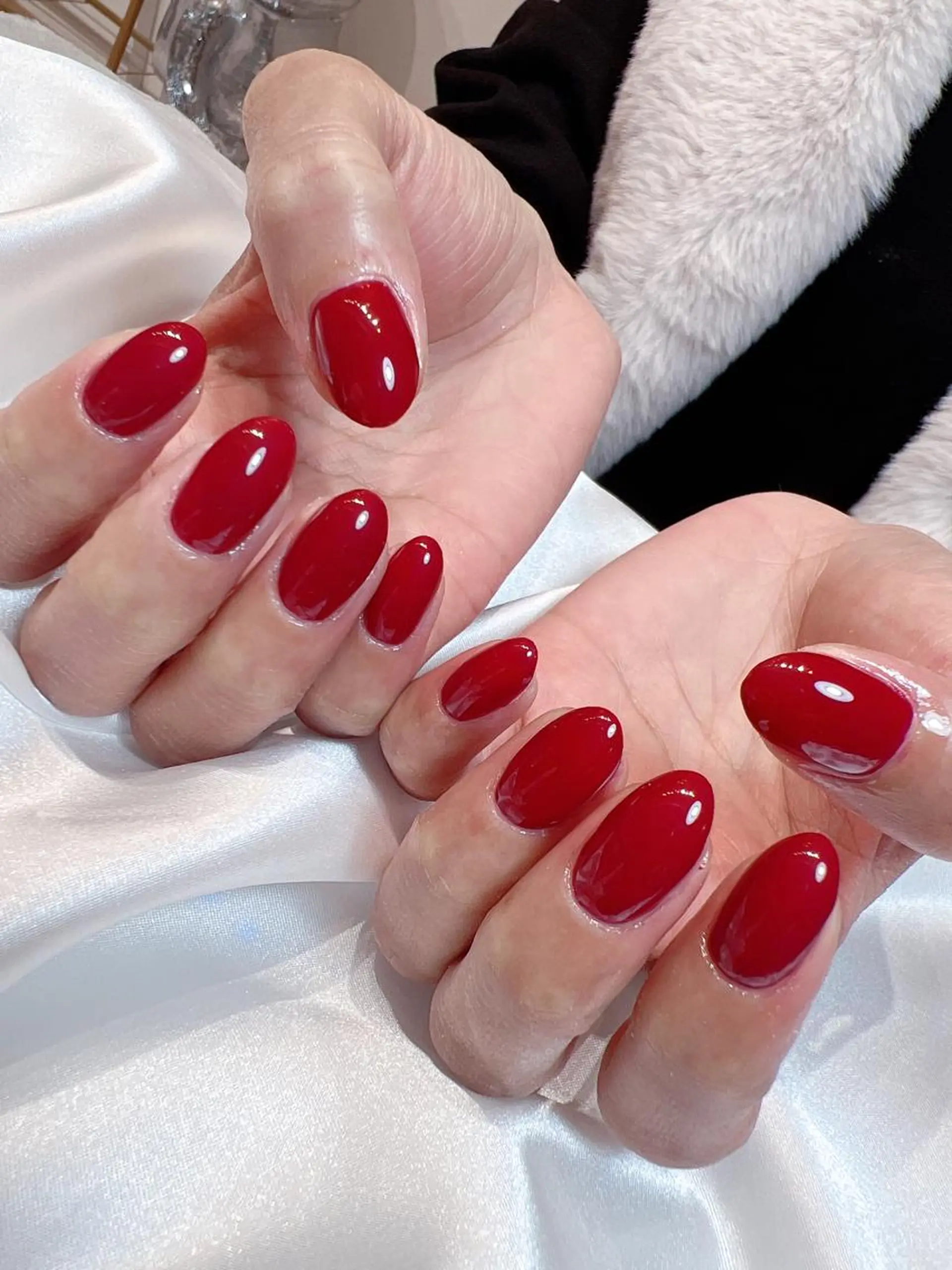 ネイル ワンカラーネイル 赤色 bijou nails　蓮のネイルデザイン