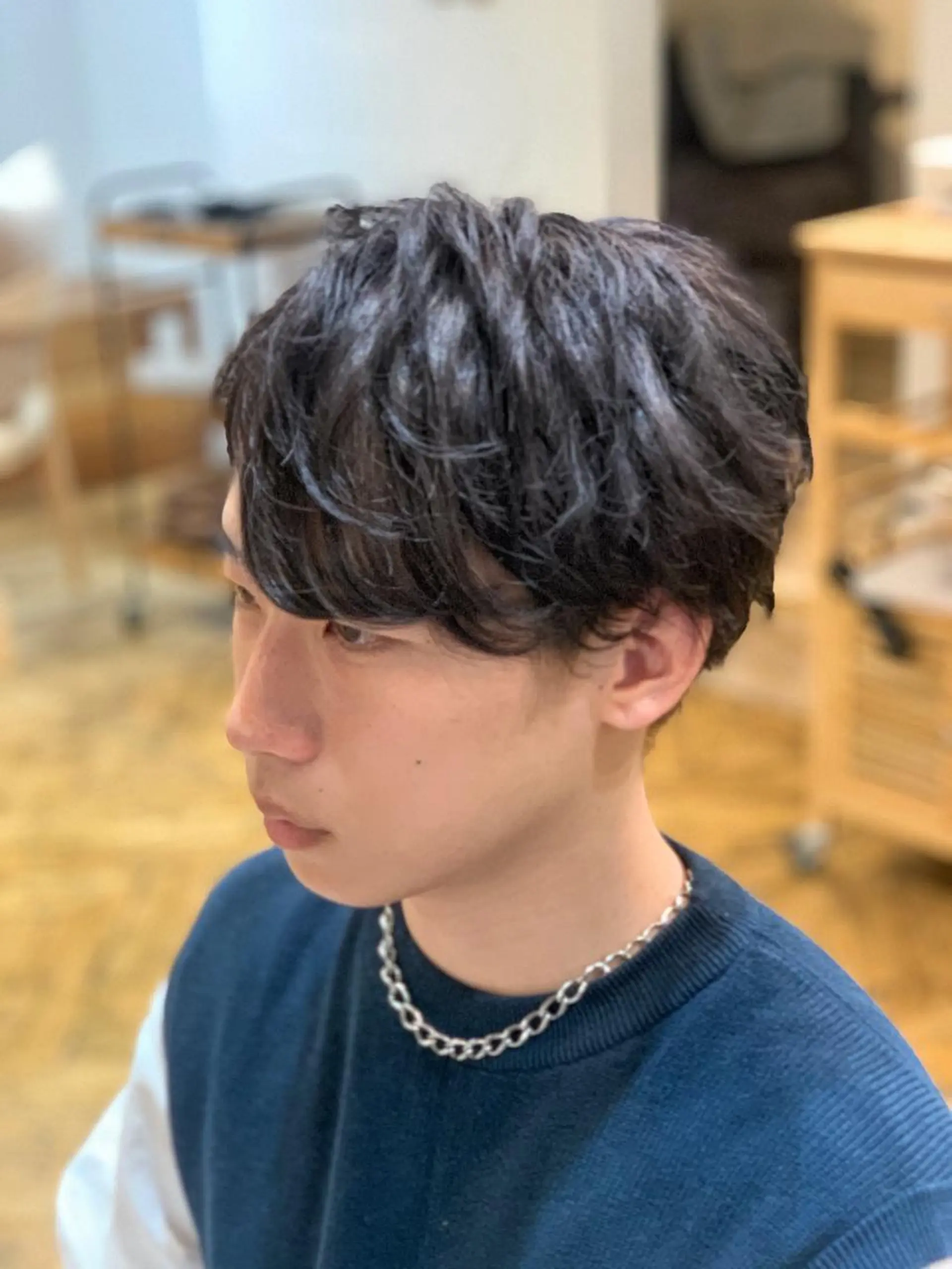ミディアム カラー メンズ マッシュ カット ヘアカラー メンズStylist 山根慧のヘアスタイル